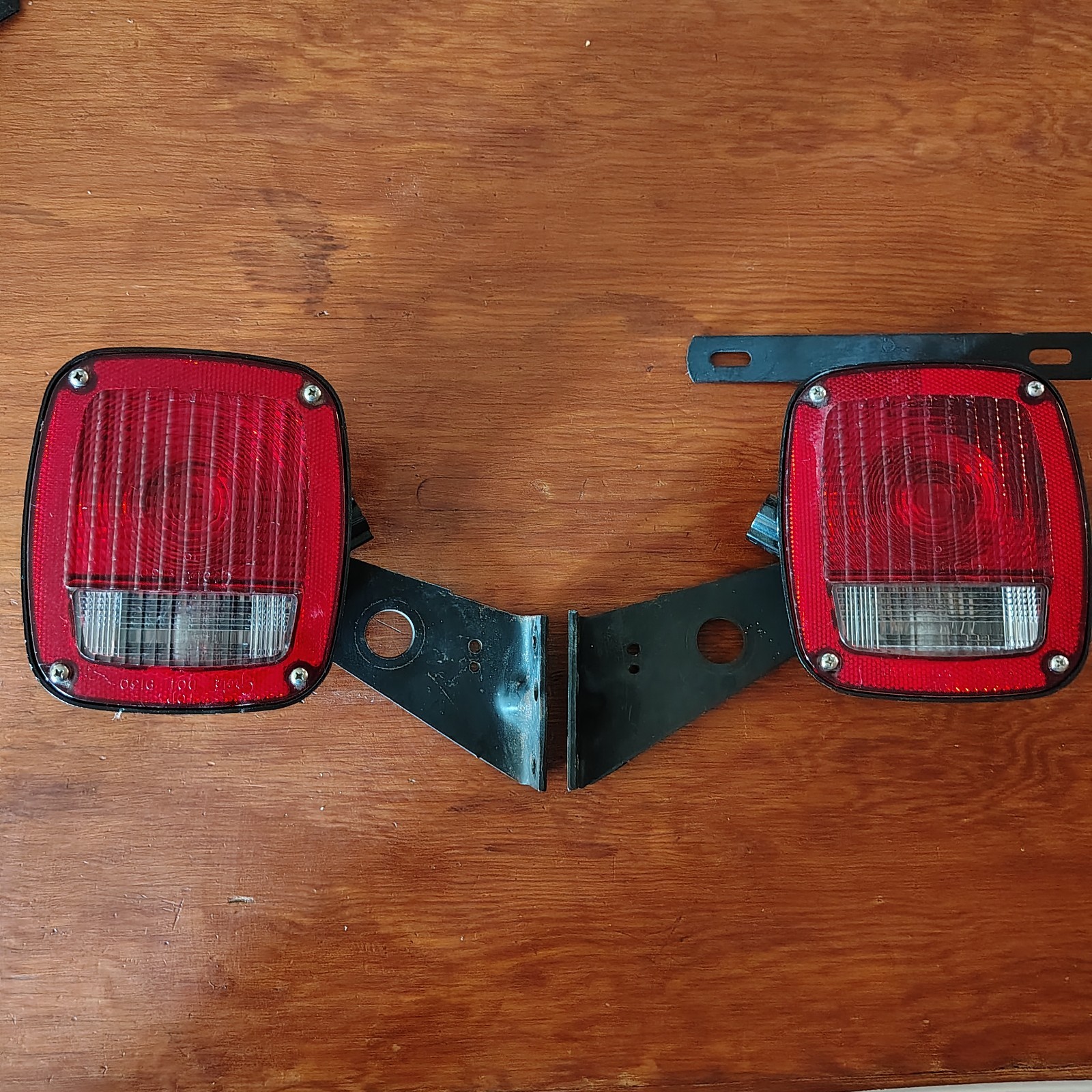 GROTE 5370 5371 9130 Tail Lights Trailer Truck RV Chassis L R Pair w/ Brackets
