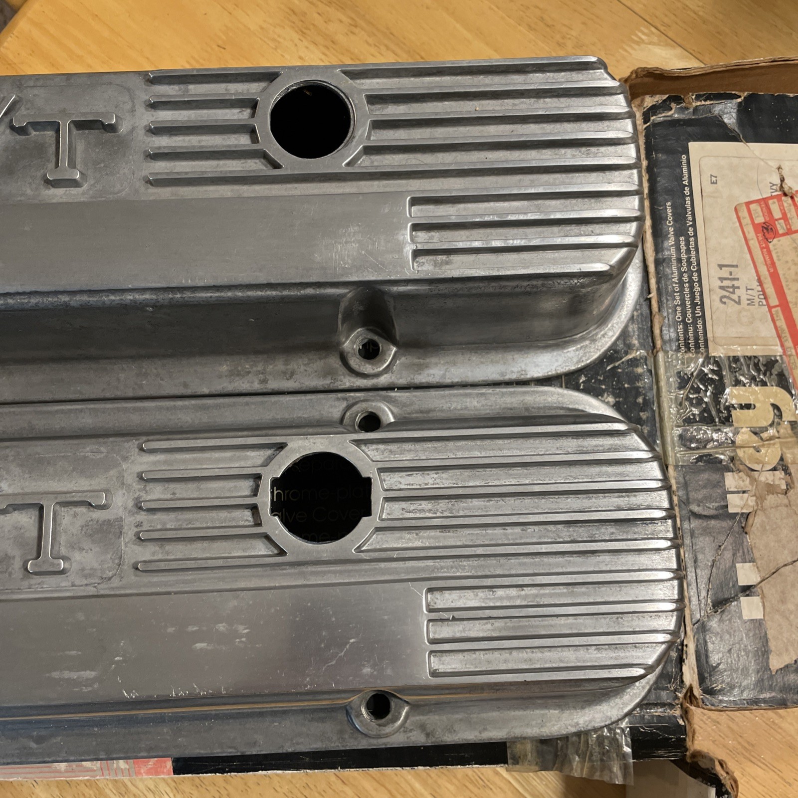Vintage Pontiac Mickey Thompson M/T Finned Aluminum valve Covers Holley 241-1