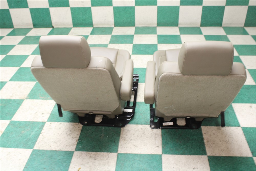 15′ GM SUV SWB Dune Gray Leather Rear Second 2nd Row Captains Heat Seats Pair OE
