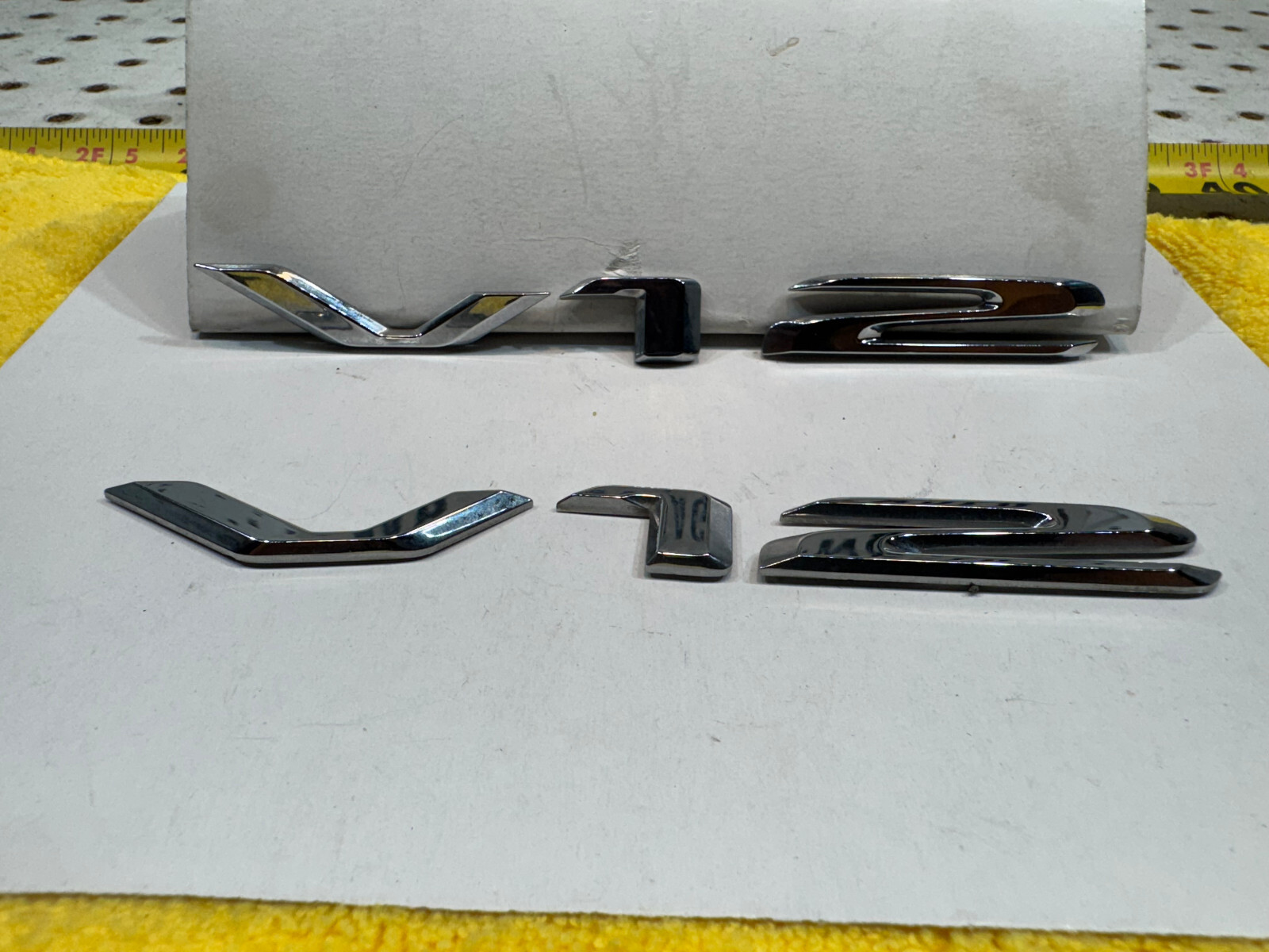 Genuine Mercedes 93-95 R129 SL600 V12 fender sides PLASTIC chrome V12 Two Emblem
