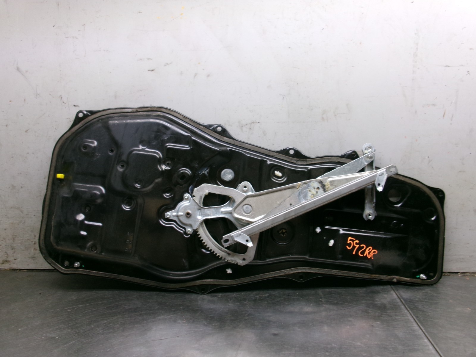 04 – 10 TOYOTA SIENNA RIGHT PASSENGER REAR ELECTRIC DOOR WINDOW REGULATOR