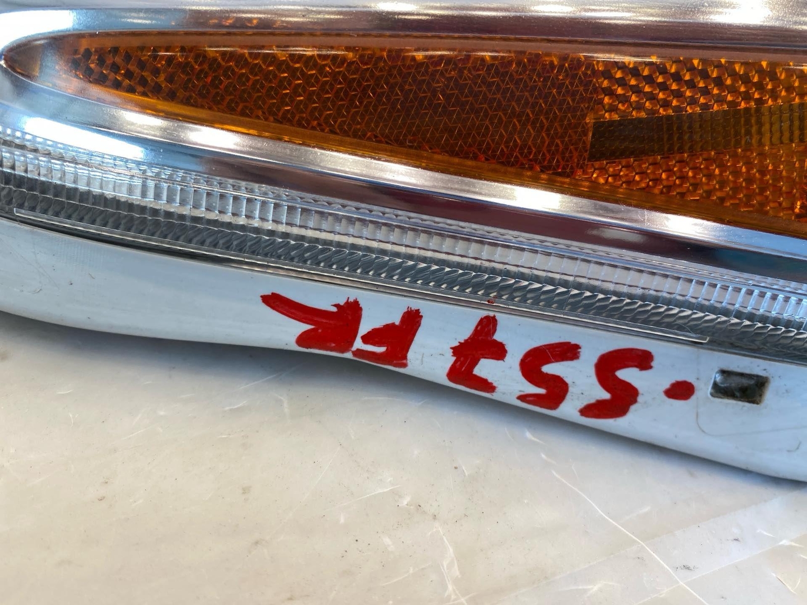 2011 2012 NISSAN LEAF Front Passenger Turn Signal Light Right Side Marker Lamp