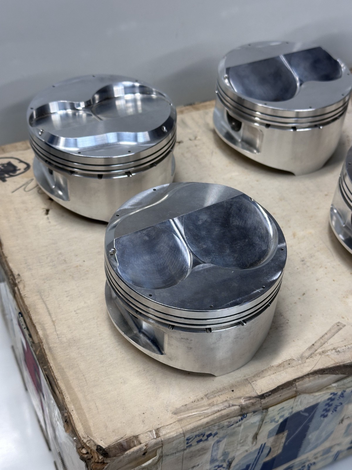 JE Pistons 617 Pistons SBC 4.125 Dome Top Gas Vented NEW!