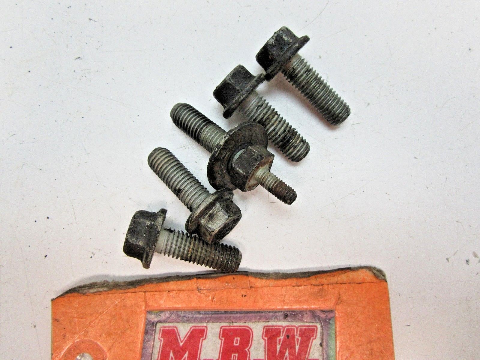 SET OF 5 BOLTS BOLT RIGHT SIDE TRANSFER CASE MOUNT BRACKET TO ENGINE MOTOR R RH