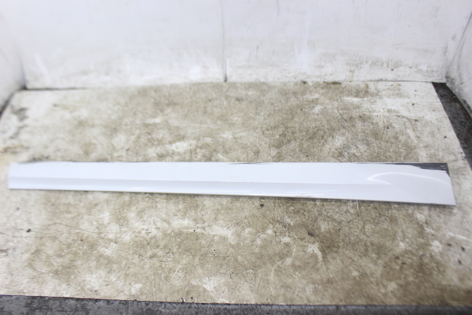 2009-11 BMW E90 328i RIGHT PASSENGER SIDE SKIRT Alpine White 3 300 LM20