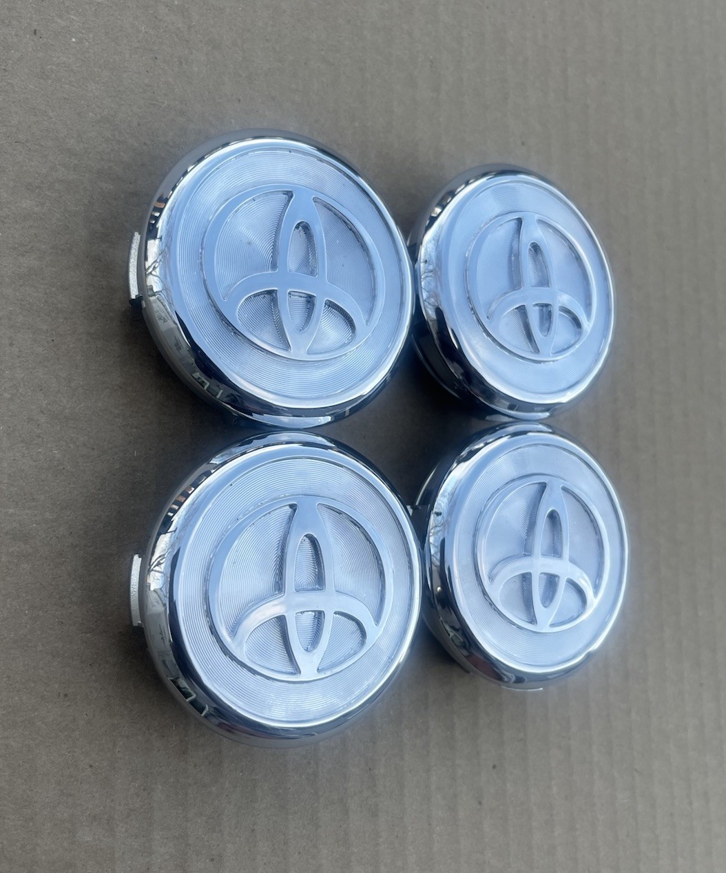 SET OF 4 TOYOTA WHEEL RIMS CENTER CAPS SILVER LOGO 62MM CAMRY