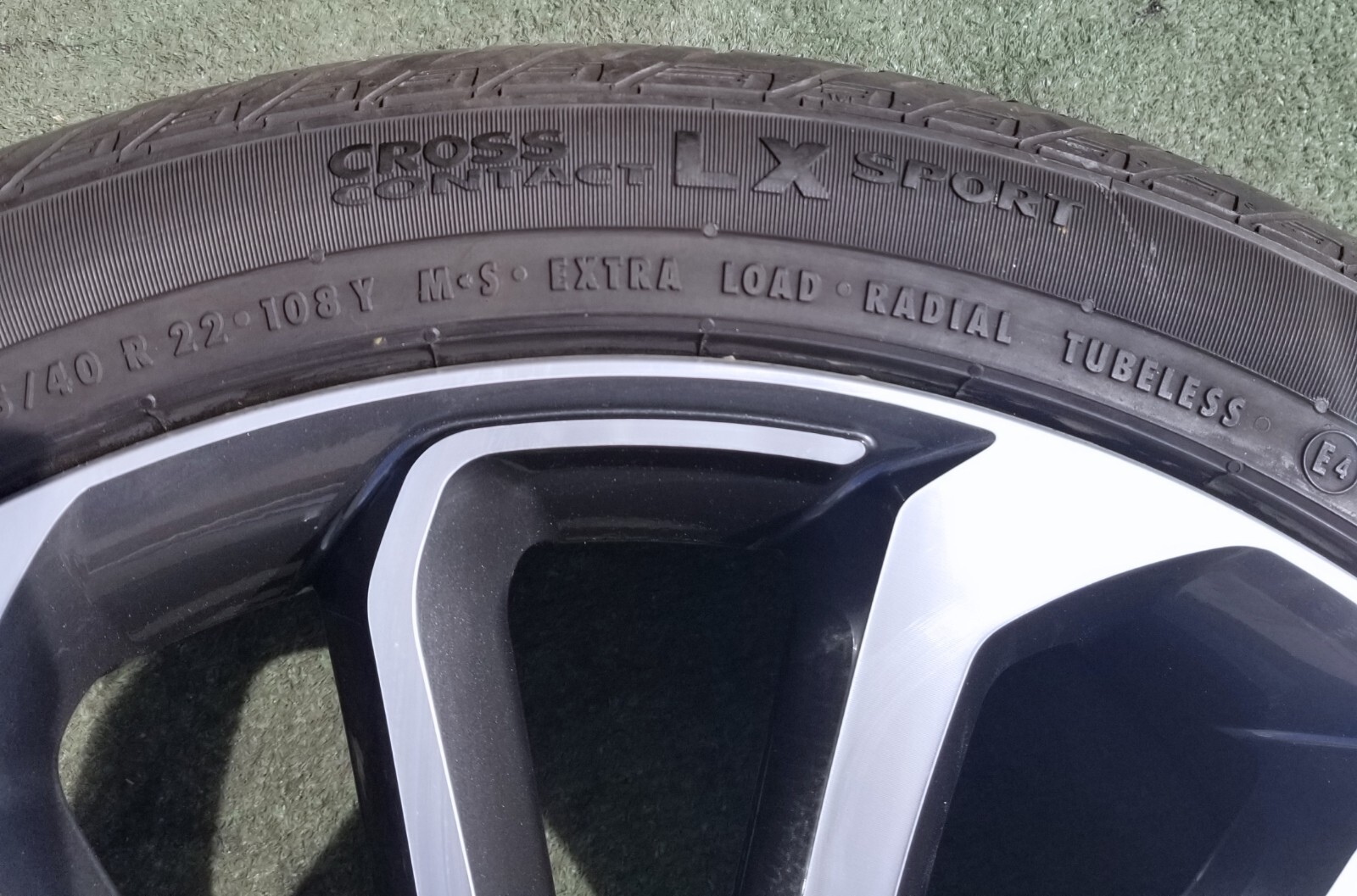 Range Rover Autobiography 22 in Wheel Tire OEM Factory Spec Land LR039141 72250