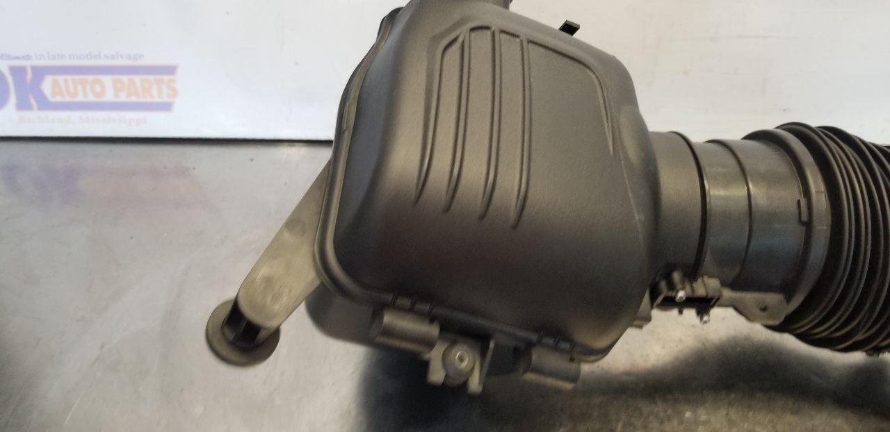 24 FORD MUSTANG DARK HORSE 5.0L AIR CLEANER AIR BOX LEFT DRIVER