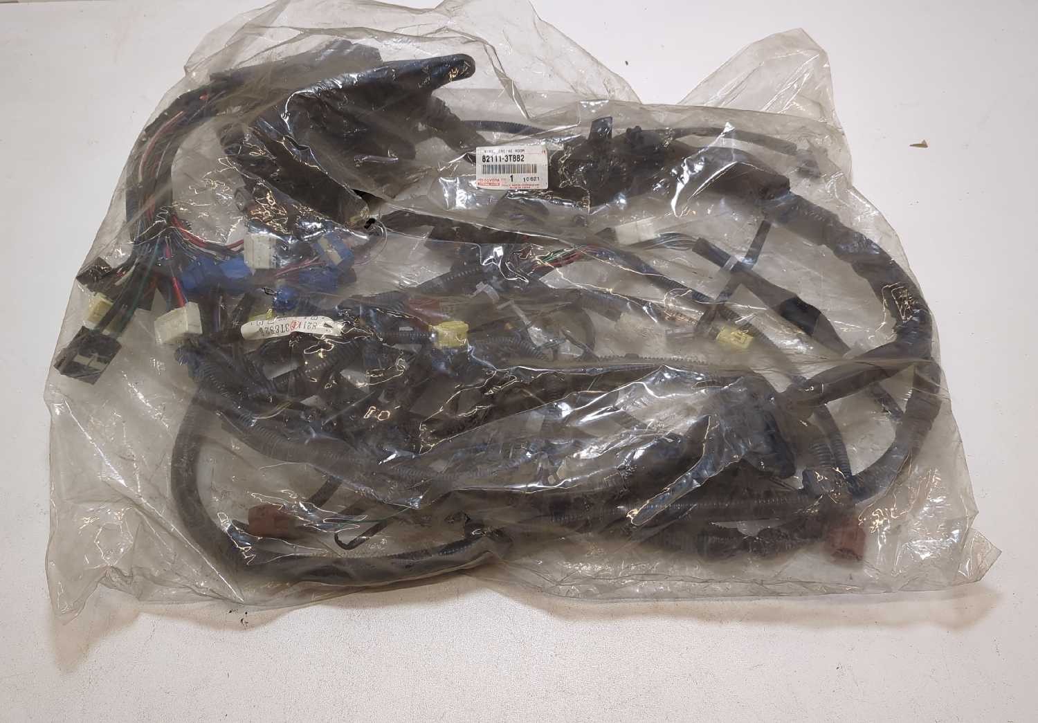 New OEM Toyota Engine Bay Fuse Box Wiring Harness 2002-2004 Camry 82111-3T882