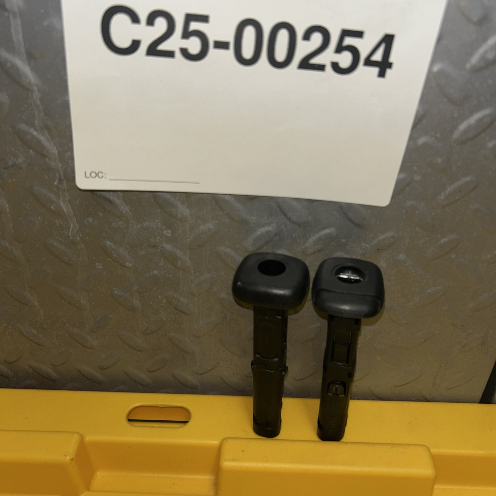 2010 – 2023 LEXUS GX460 FRONT RIGHT SEAT HEADREST HEAD REST GUIDE SLEEVES OEM