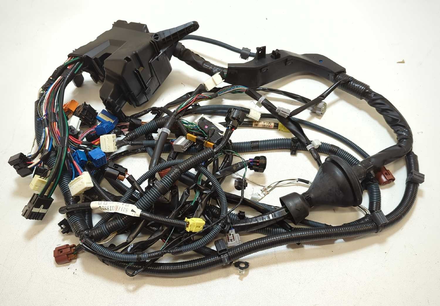 New OEM Toyota Engine Bay Fuse Box Wiring Harness 2002-2004 Camry 82111-3T882