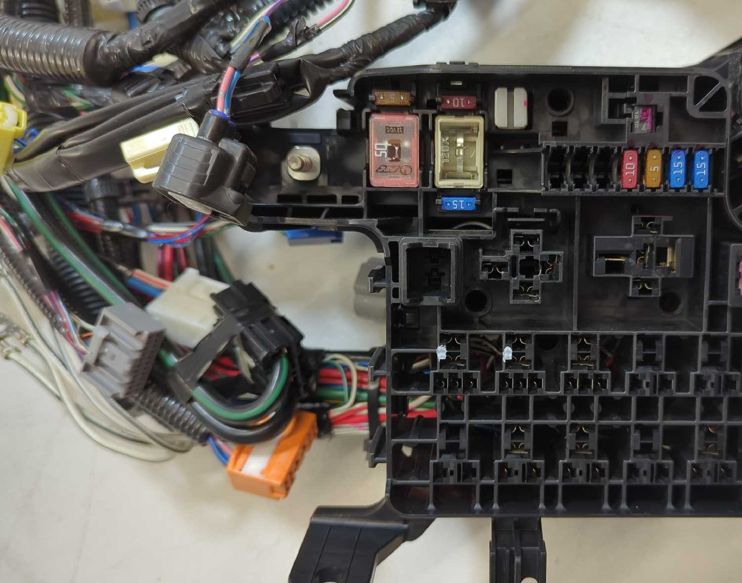 New OEM Toyota Engine Bay Fuse Box Wiring Harness 2002-2004 Camry 82111-3T882