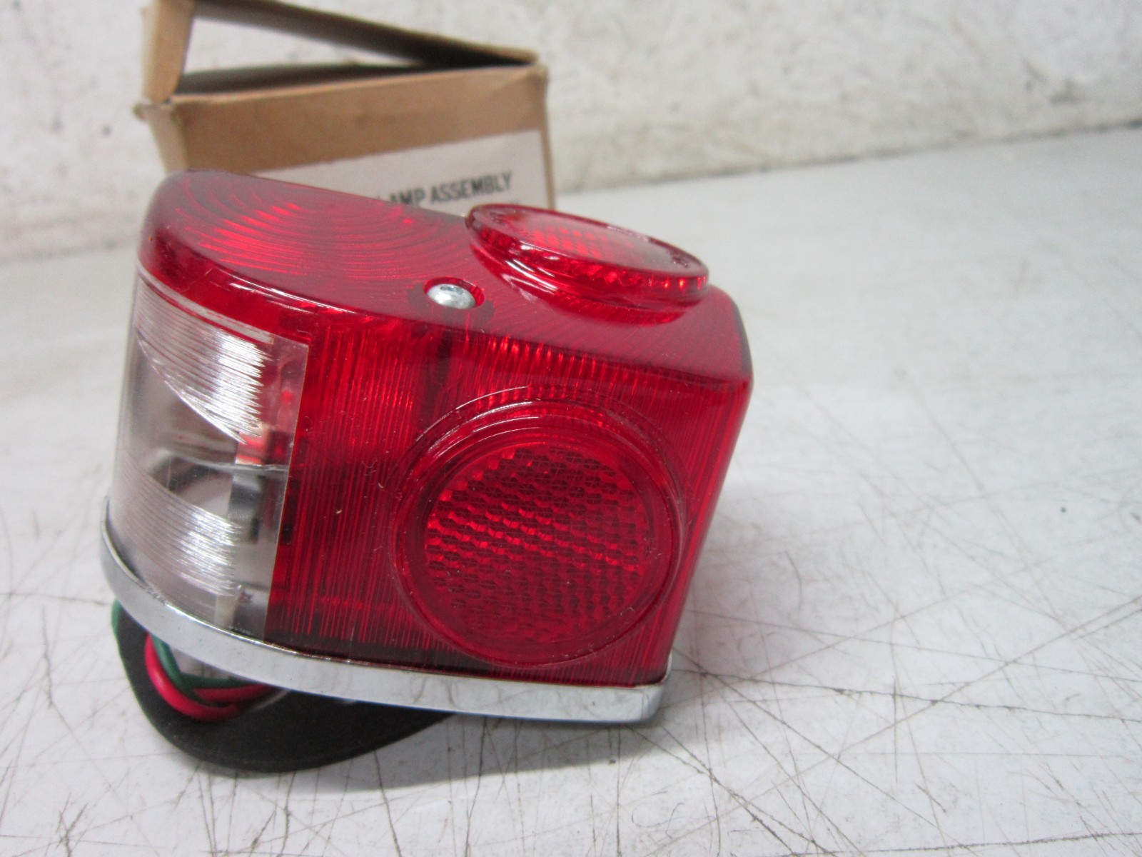 Superior Tail Lamp Assembly 6V R-1691 Dixie Int.