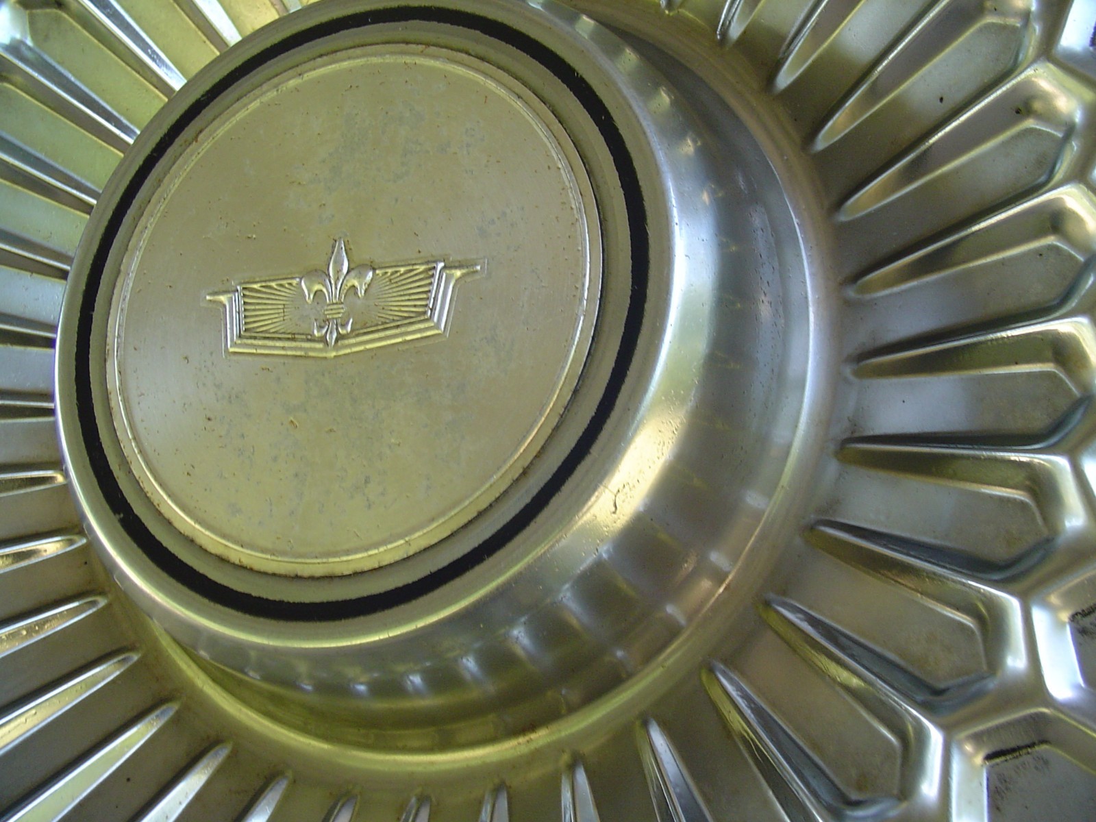 1977 1978 1979 CHEVY CHEVROLET CAPRICE VINTAGE HUB CAPS WHEEL COVERS CENTER CAP