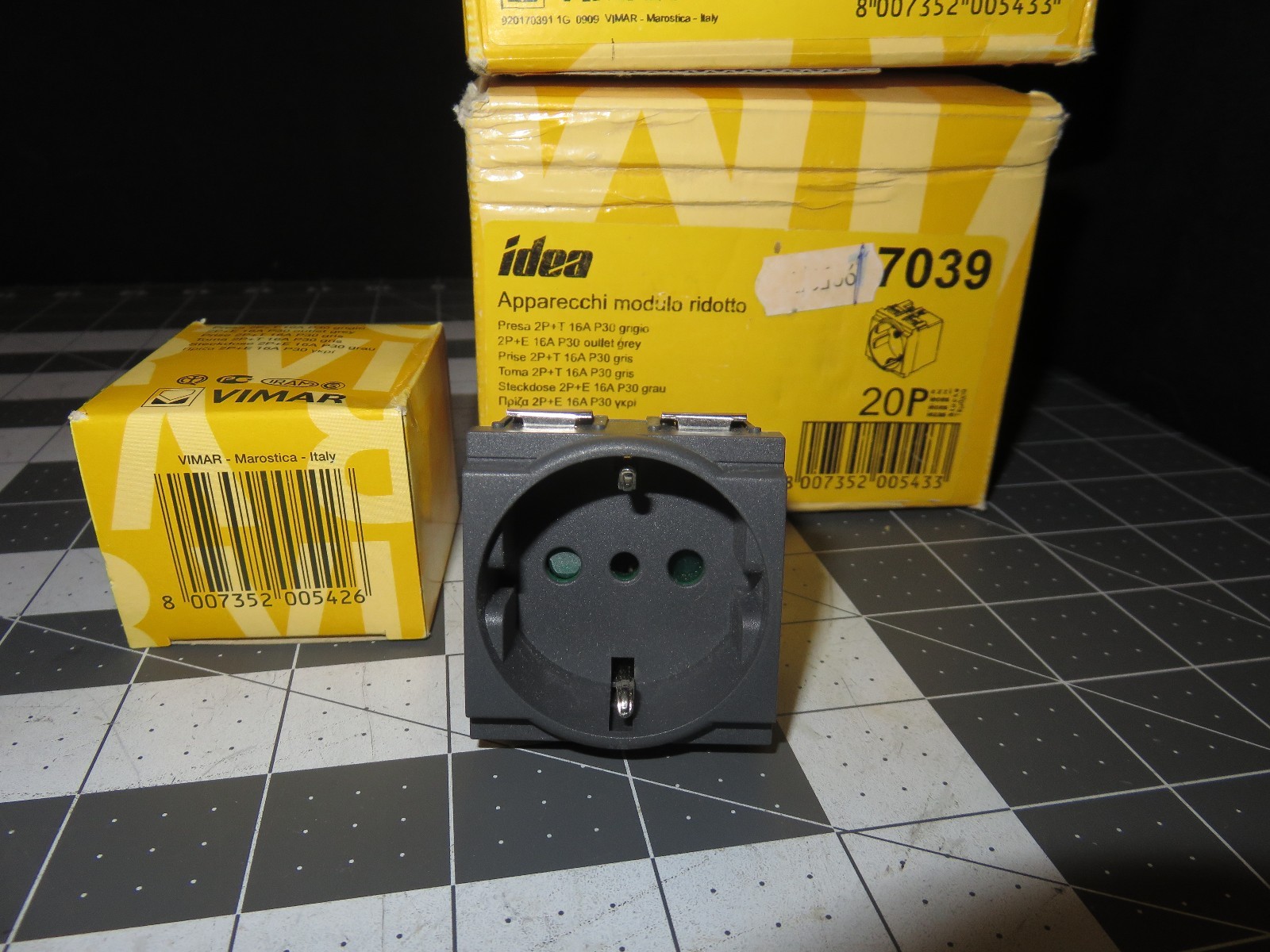 Idea Vimar Outlet 17039 Boat Yacht Outlet 2P+E 16A P30 Outlet Grey (4177)