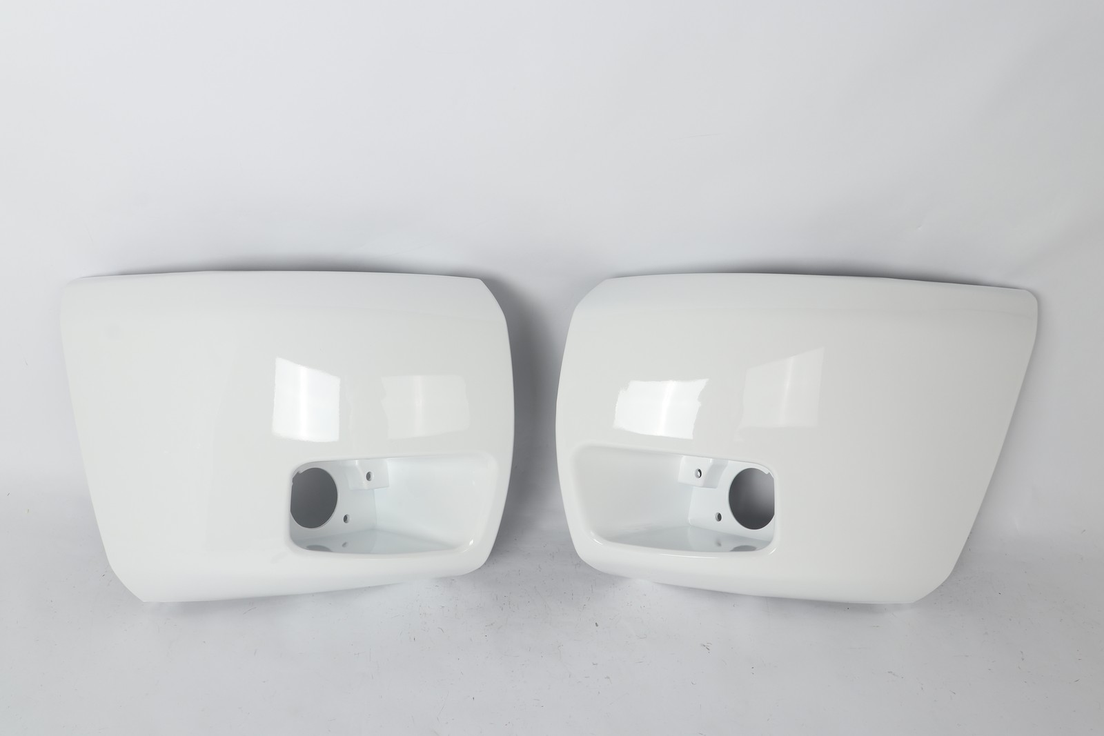 GAZ-Summit White Front Bumper End Caps For 2007-2013 Silverado 1500 w/ Fog Light