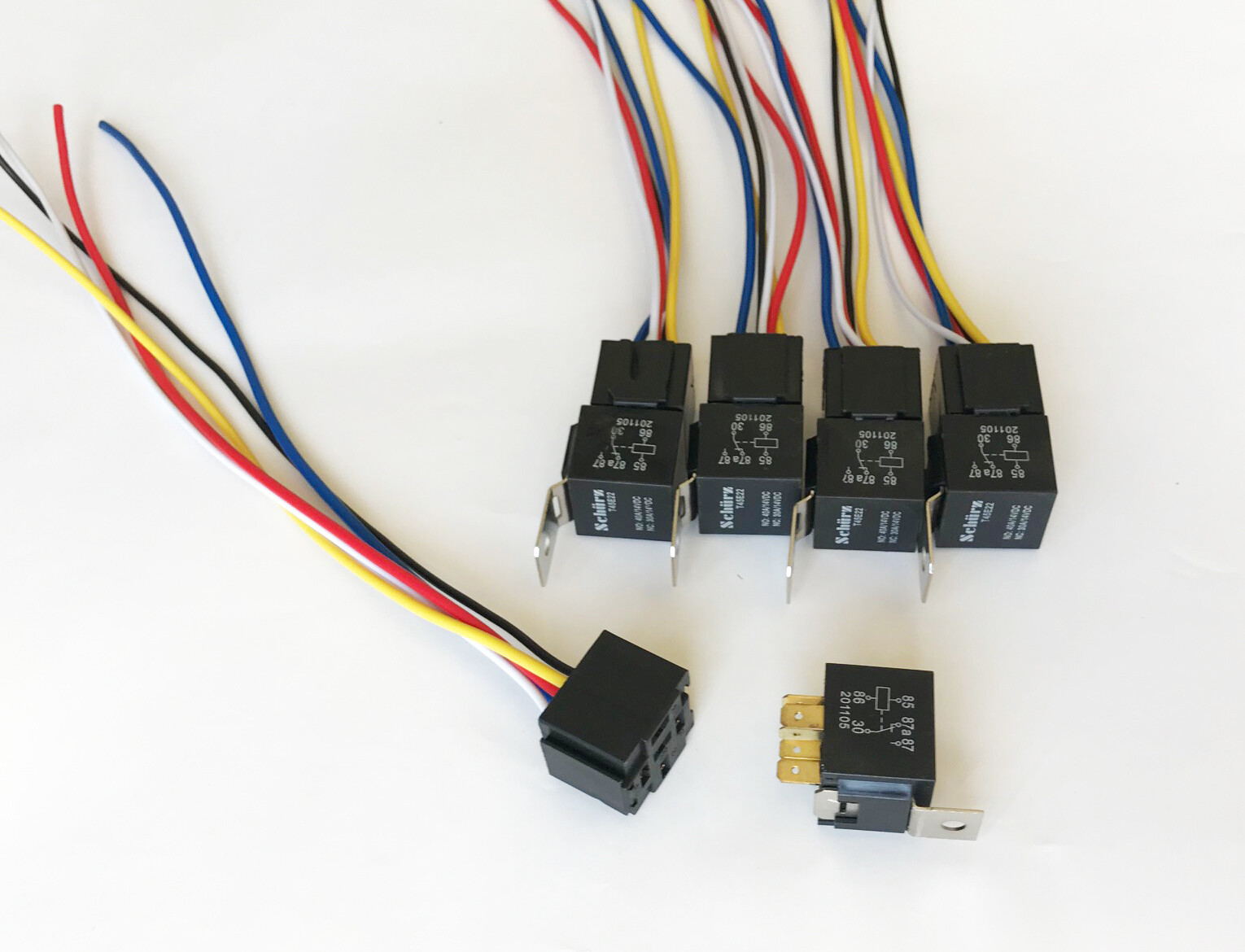 5) 12V 30/40A WATERPROOF SPDT RELAYS + 5) HEAVY DUTY INTERLOCKING 5 PIN SOCKETS