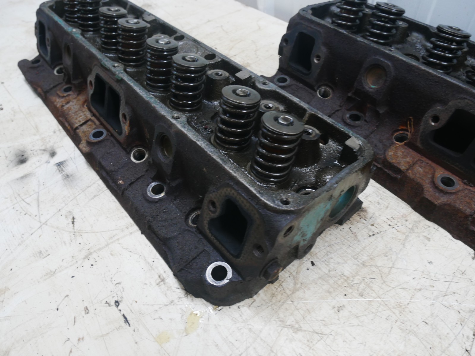 AMC Jeep 304 360 401 V8 3233344 Cylinder Heads Cores For Rebuild