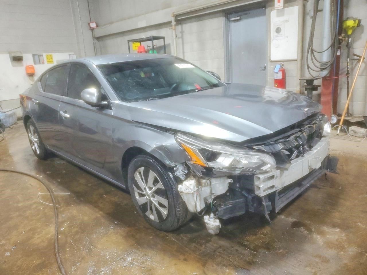 (LOCAL PICKUP ONLY) Driver Left Front Door Without Acoustic Glass Fits 19-21 ALT