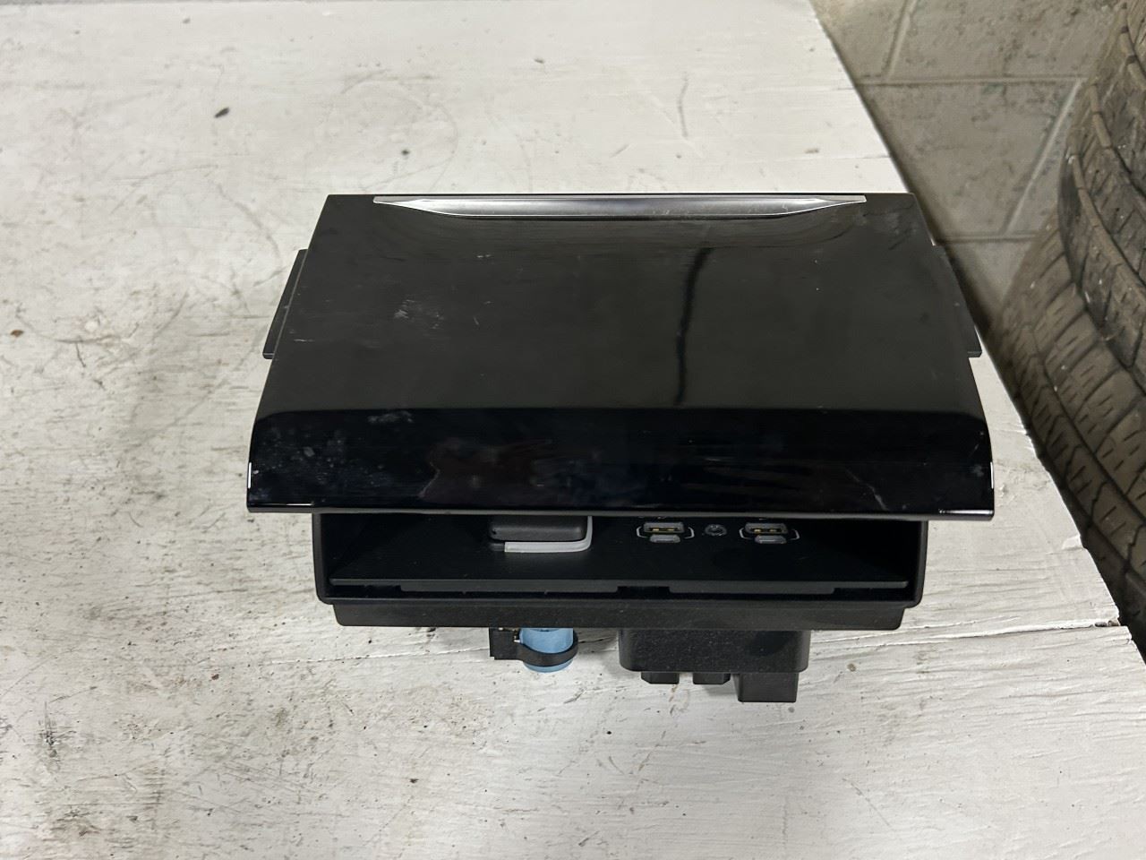 2023 JEEP GRANDCHER Center Console Wireless Charging Pad OEM ID X99226408XX