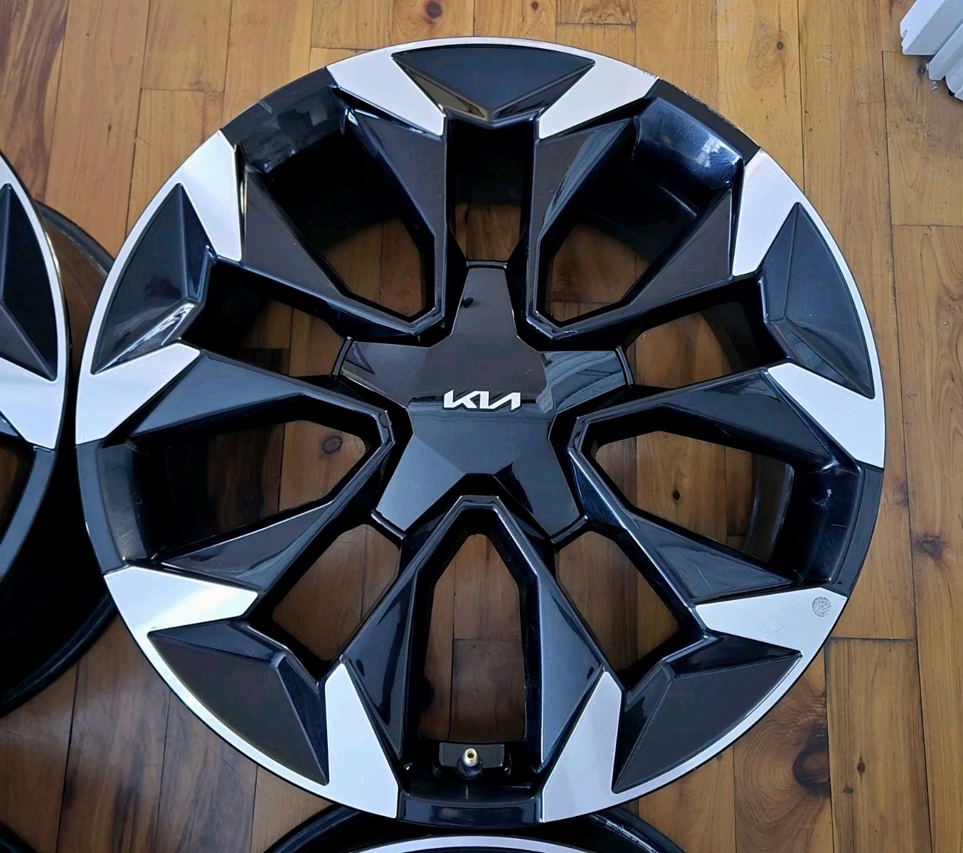 GENUINE 20×8 5 Kia Factory SINGLE Rim OEM 52910-P2810 Wheel 24 25 26 Sorento