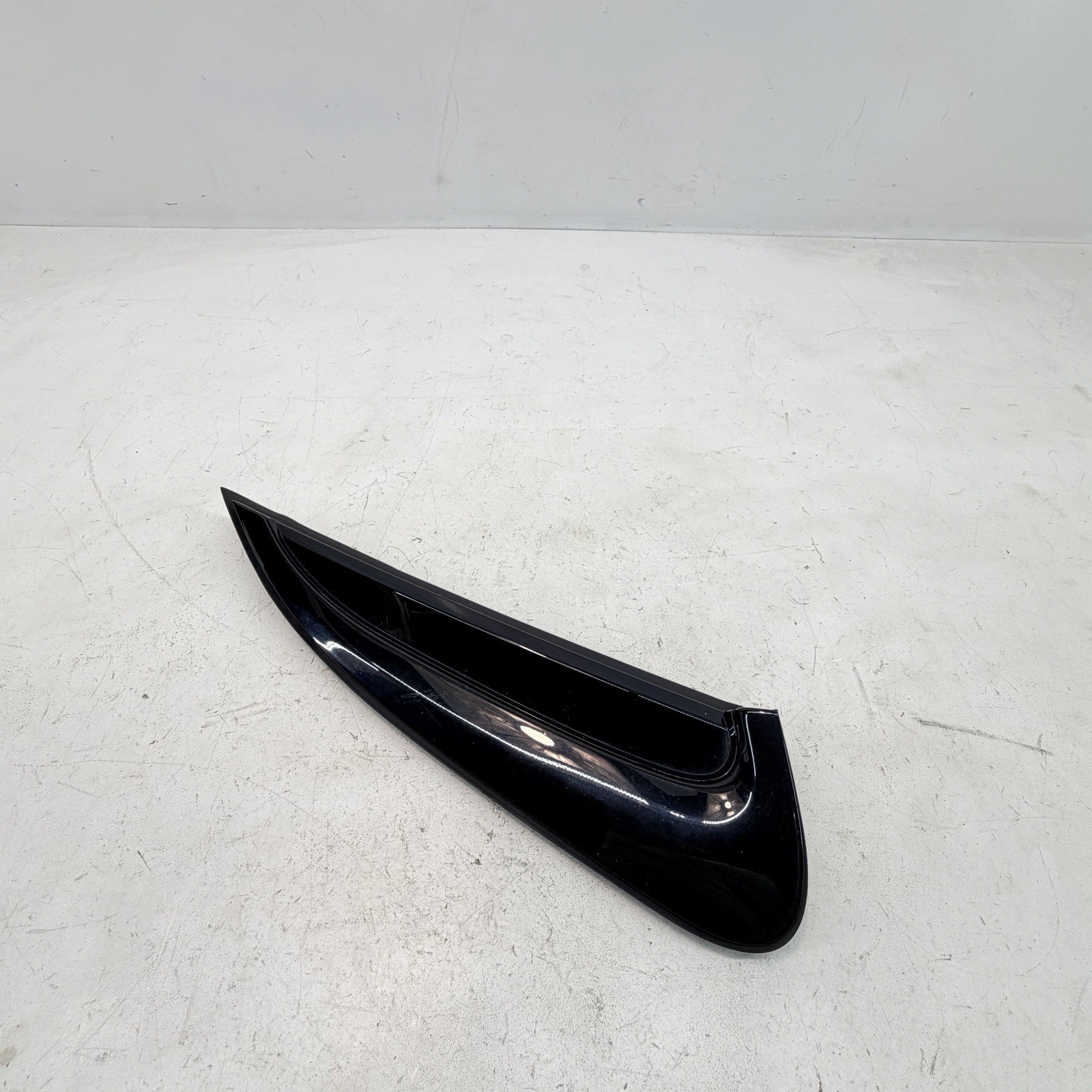 OEM 2021-2023 BUICK ENVISION REAR RIGHT SIDE QUARTER CORNER APPLIQUE MOLDING