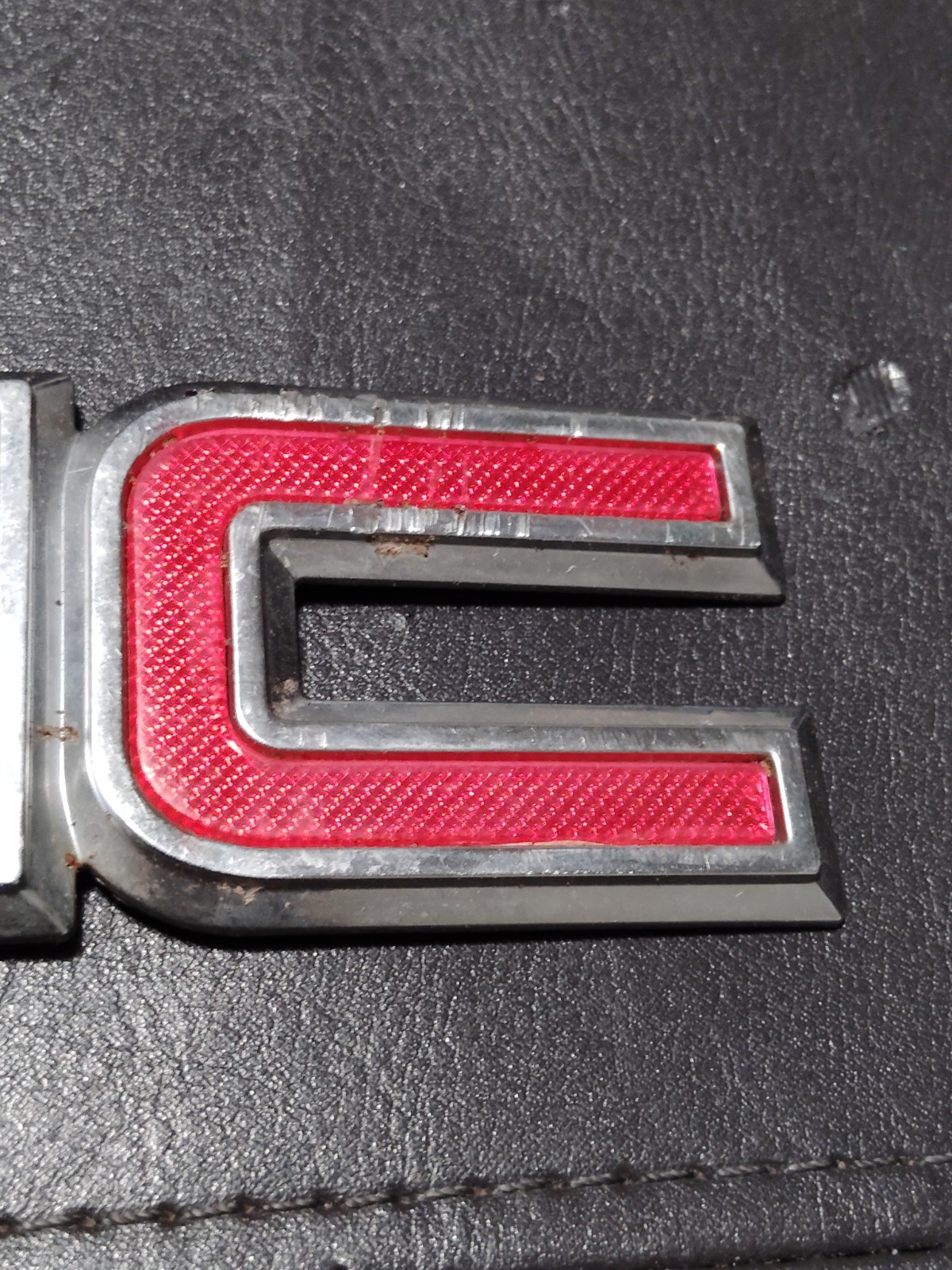 1999 2000 2001 2002 2003 2004 2005-2006 GMC Sierra Tailgate Emblem 7” OEM