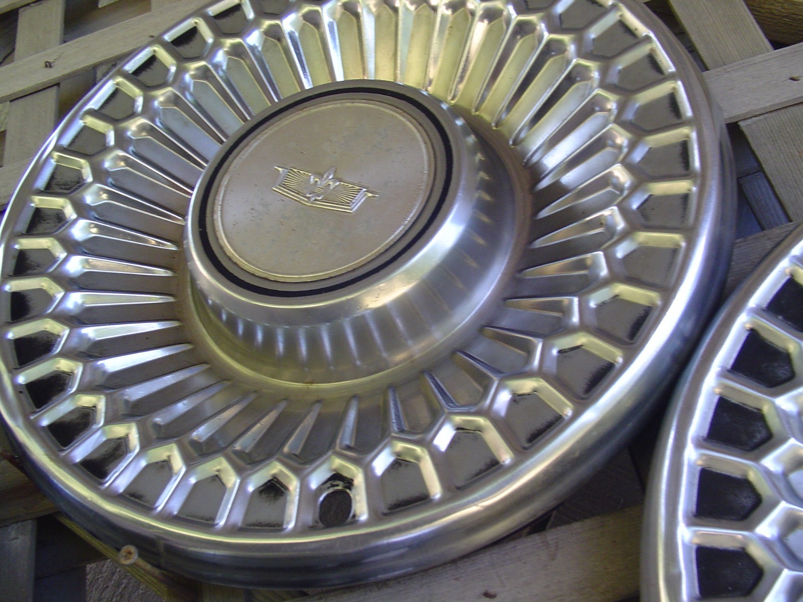 1977 1978 1979 CHEVY CHEVROLET CAPRICE VINTAGE HUB CAPS WHEEL COVERS CENTER CAP