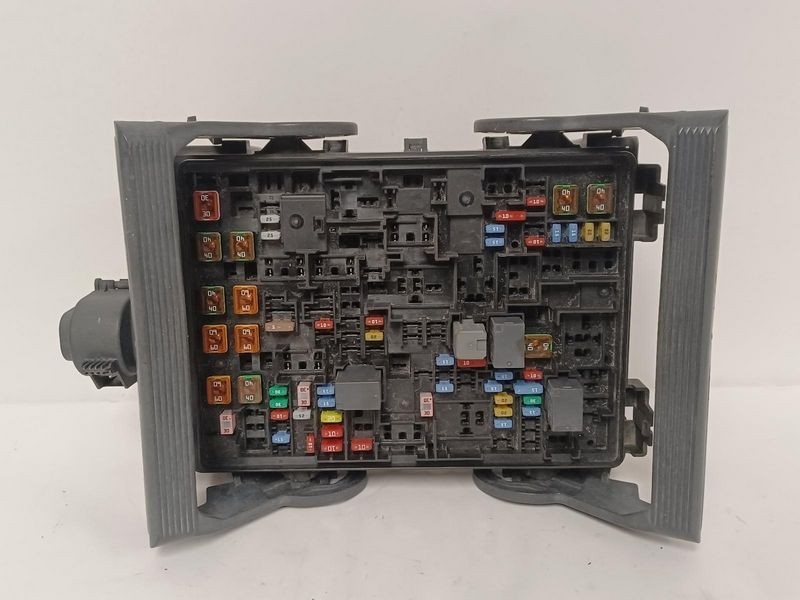 2015-2020 Cadillac Escalade Engine Compartment Fuse Box Assembly OEM ID 84114437