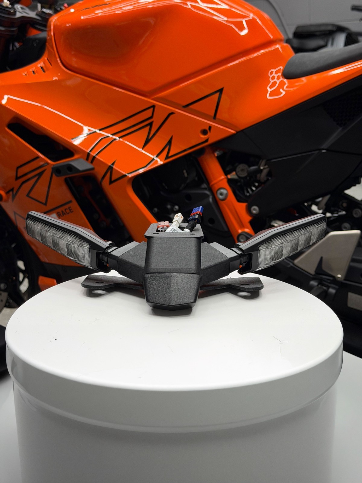 KTM 990 RC R Tail Tidy – Tucked Fender Eliminator 2026+ OEM Signals Plate Light