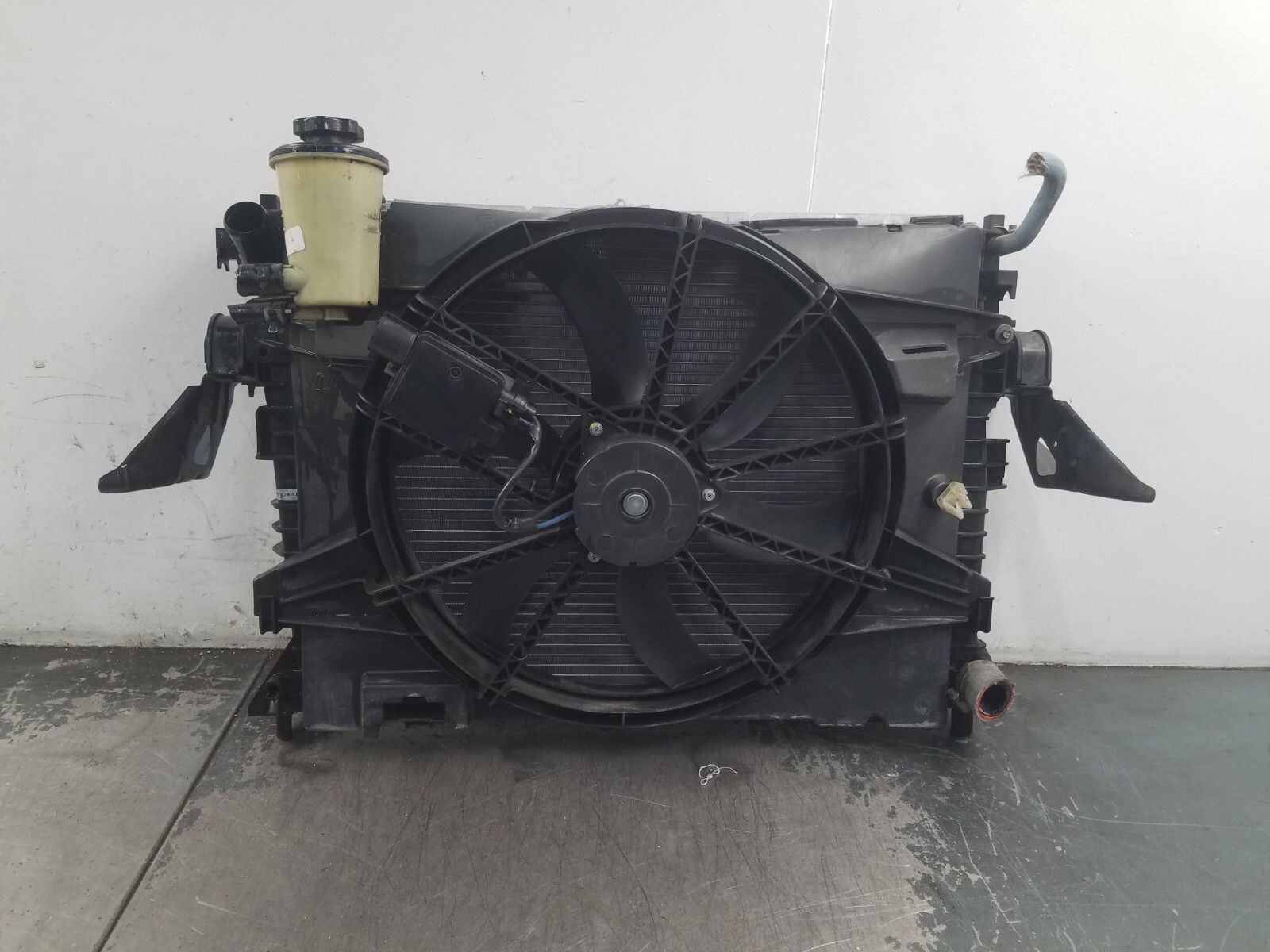 2011 Grand Marquis Crown Vic Police Radiator / Fan Assembly #2203 B8