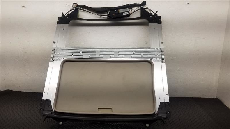 05-10 Chrysler 300 Sunroof Glass Motor Track Assembly OEM 05137553AC