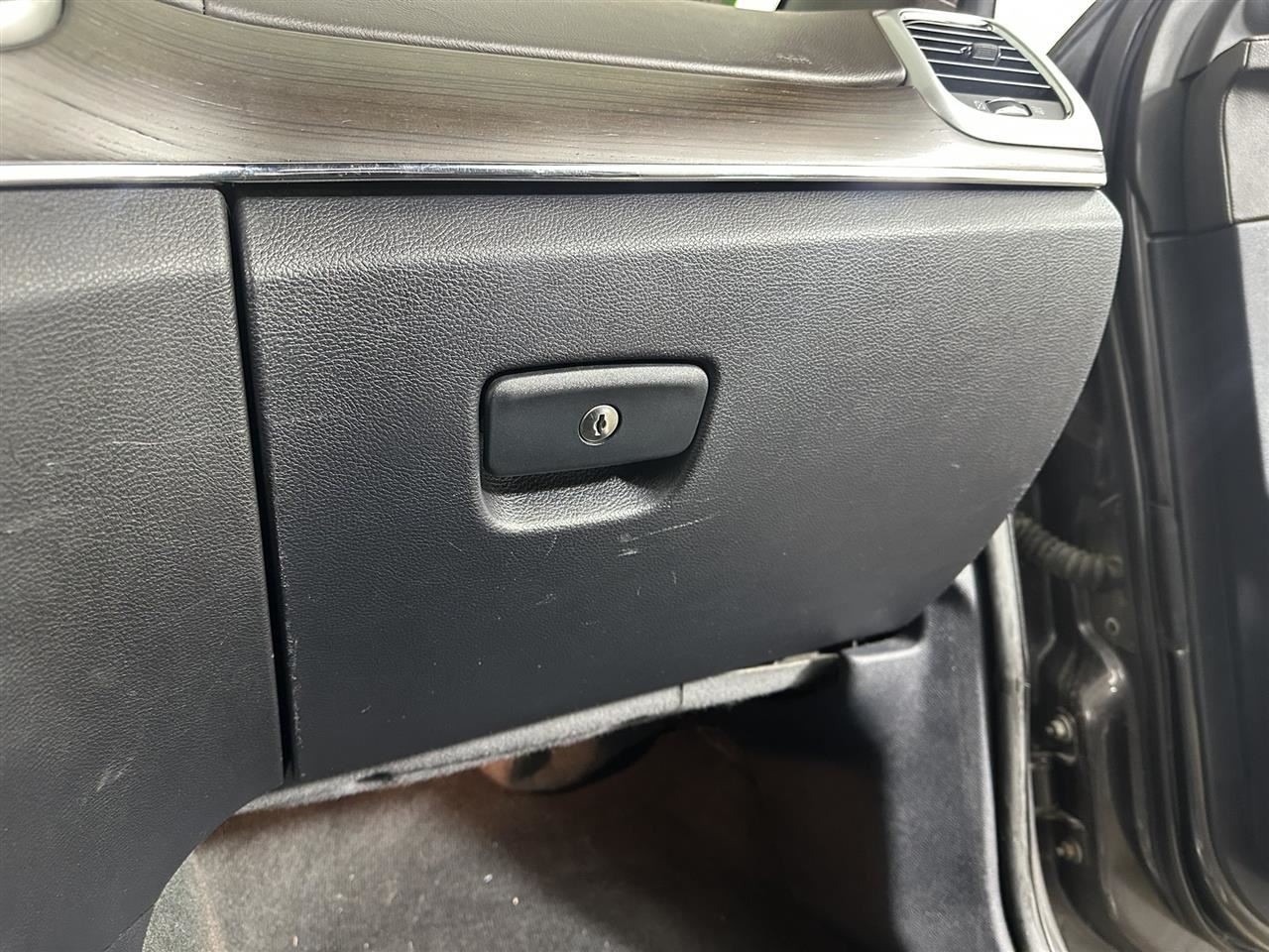 GRANDCHER 2014 Glove Box 2812673