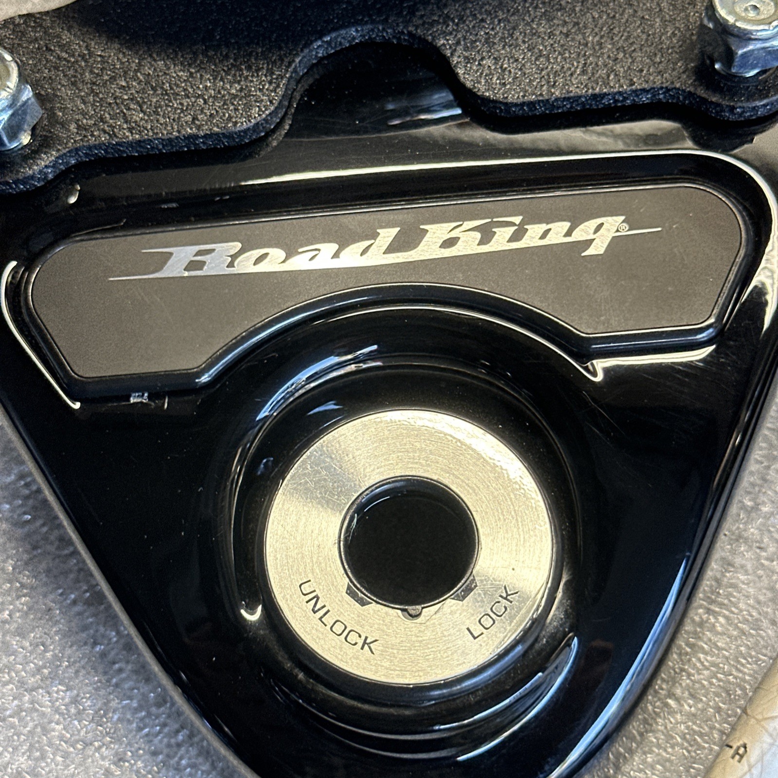 2018-2024 OEM Harley Road King Nacelle Top Cover w/ MPH Gauge & Mount 67810-96A