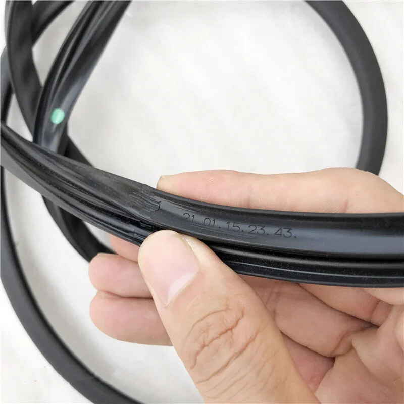 Weatherstrip Sliding Roof For Toyota Land Cruiser Lexus LX470 LC100 63251-60062