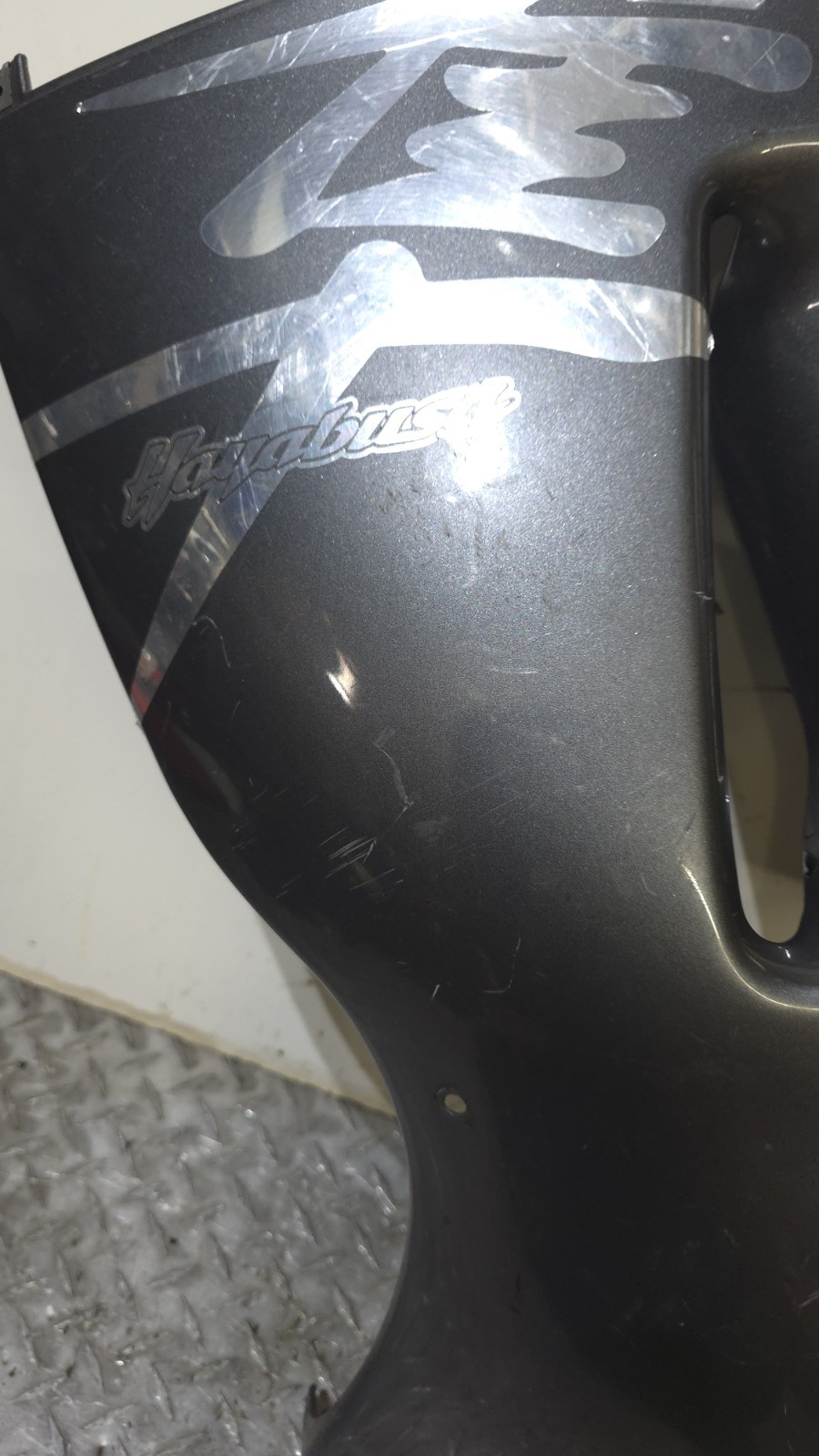 1999-2007 SUZUKI GSX1300r HAYABUSA OEM FACTORY LEFT SIDE FAIRING (SCRATCHES)