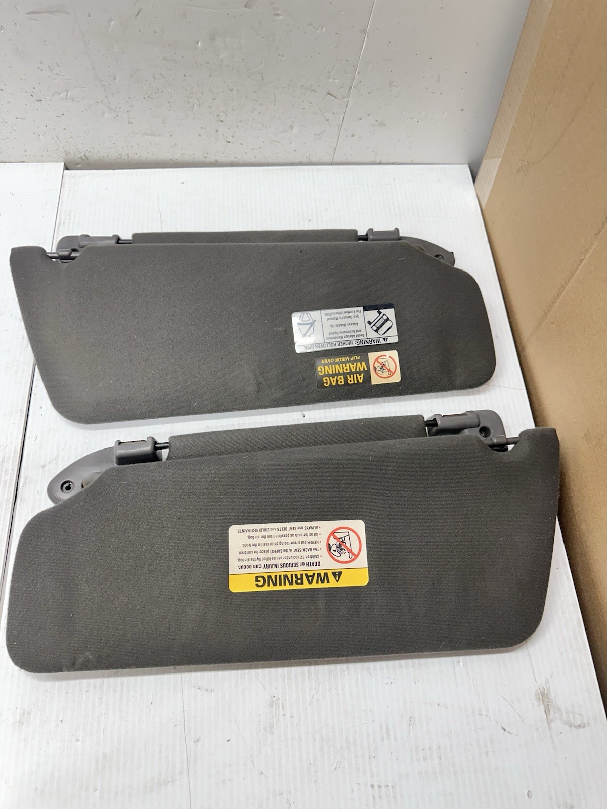 2000-2002 Ford Expedition Navigator Sun Visor Set Left Right LH RH OEM DRK GREY