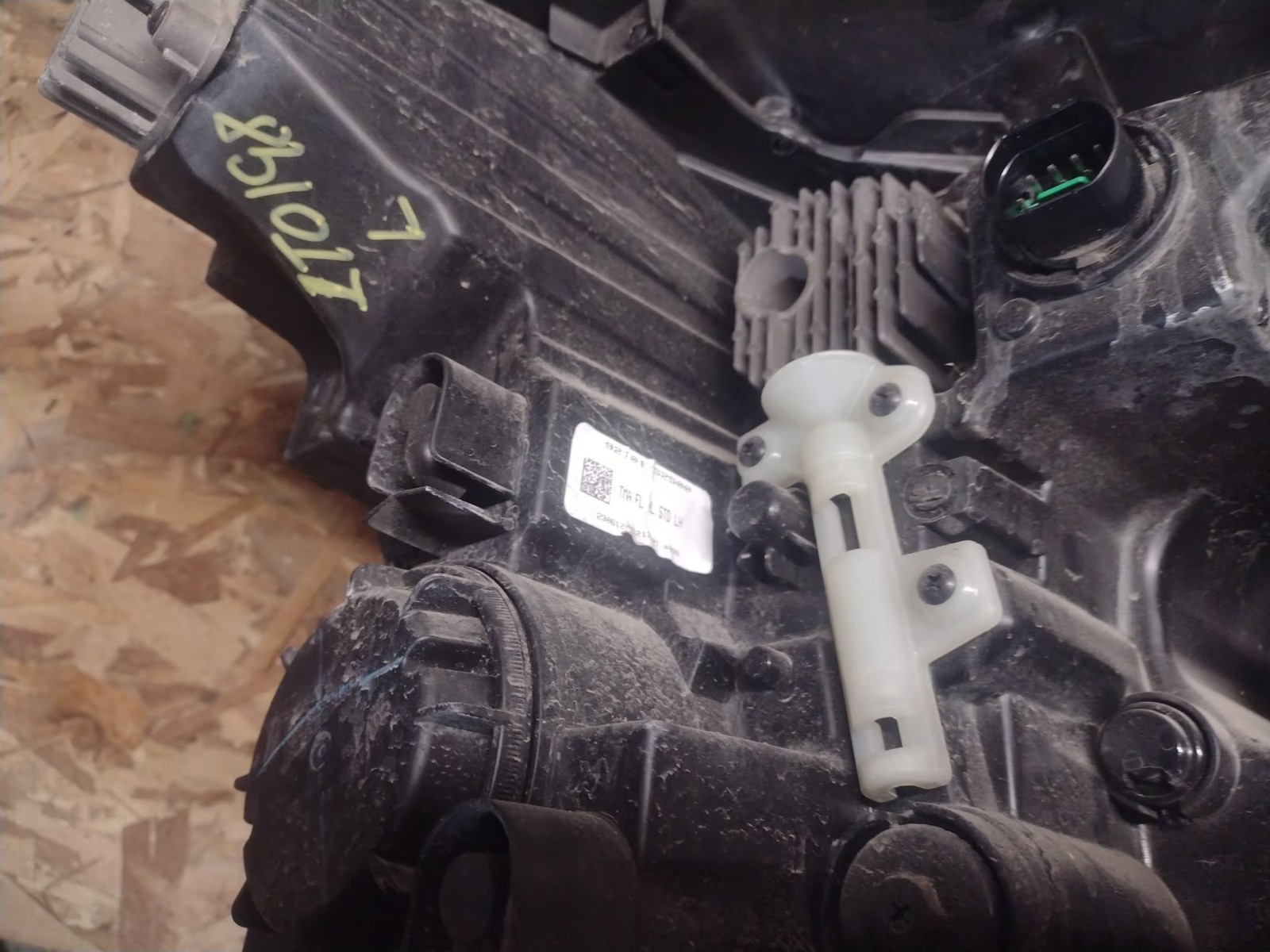 Driver Left LED Headlight 92101S2500 Fits 21-23 Santa Fe 3188650