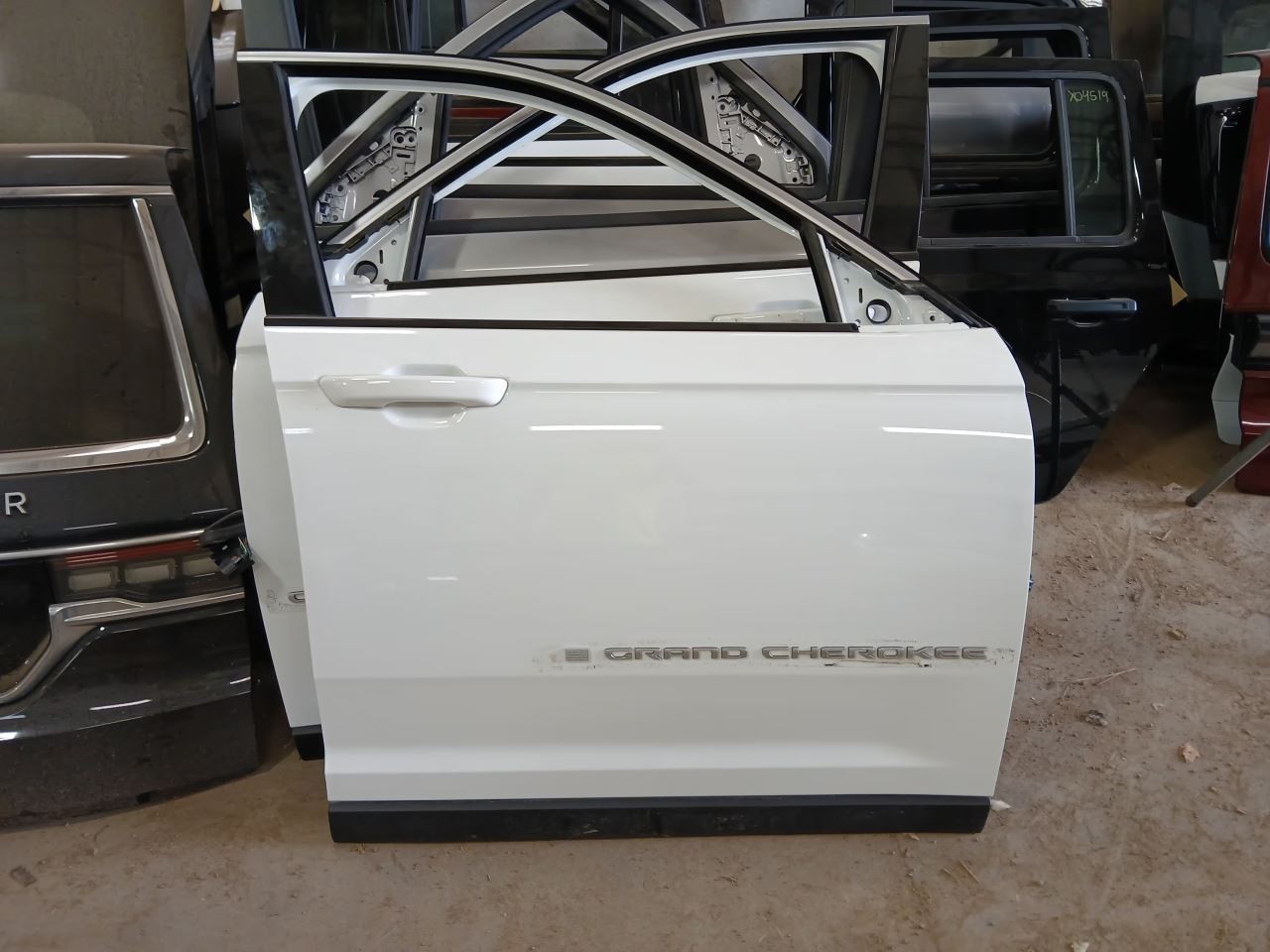 Passenger Right Front Door 68376998AE Fits 21-25 Jeep Grand Cherokee 3238802