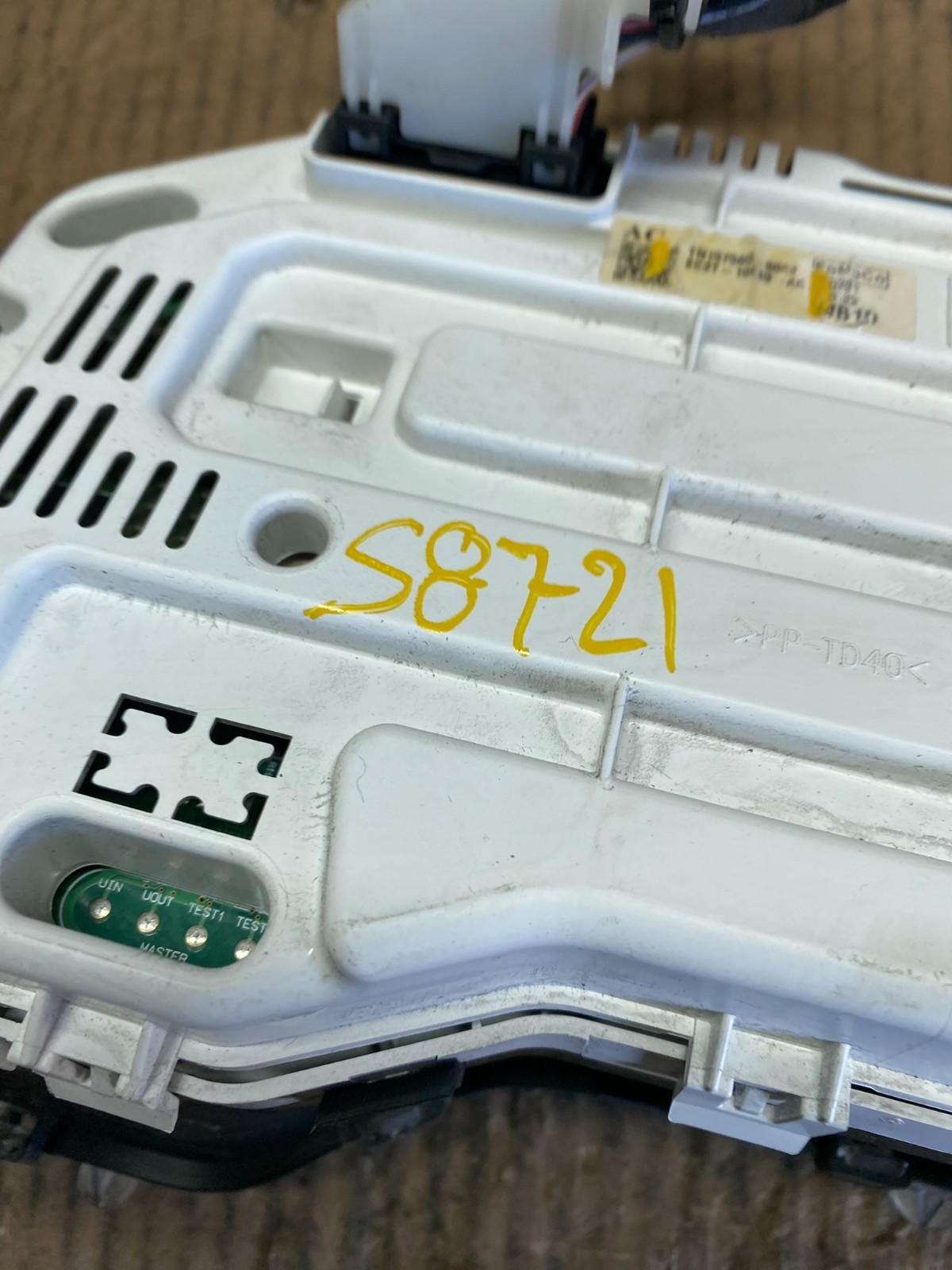 2009 to 2014 Ford E150 E250 E350 VAN Gauge Speedometer Cluster OEM s8721 DG