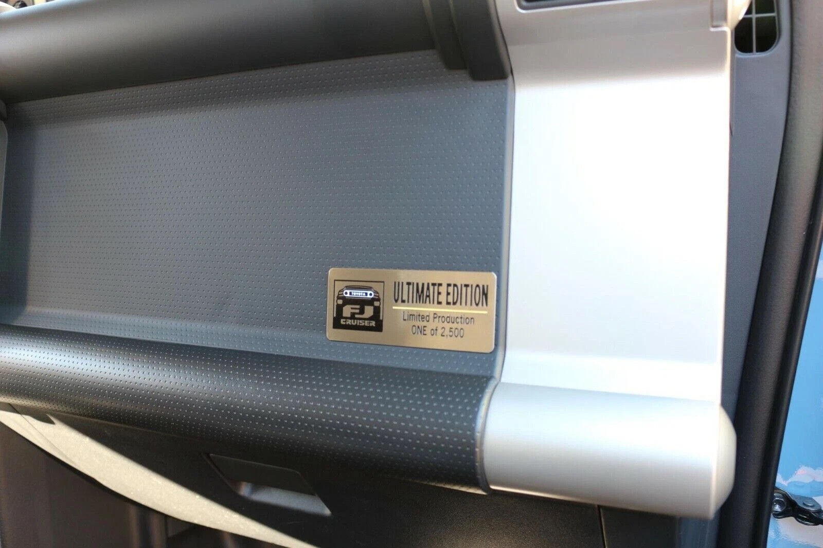 EMBLEM SPECIAL EDITION TRAIL TEAM FJ CRUISER 07-14 LIMITED PRODUCTION OEM GENUIN