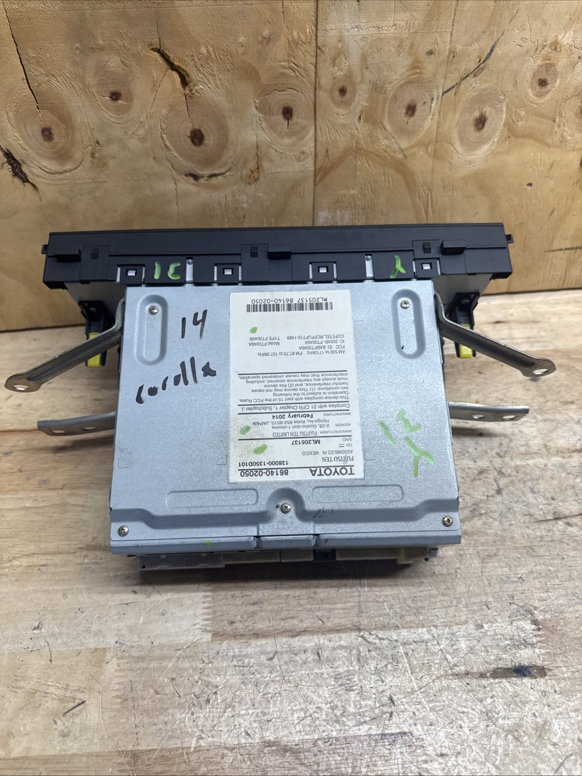 *PARTS ONLY* 2014-2018 Toyota Corolla Radio CD player Display screen 86140-02050