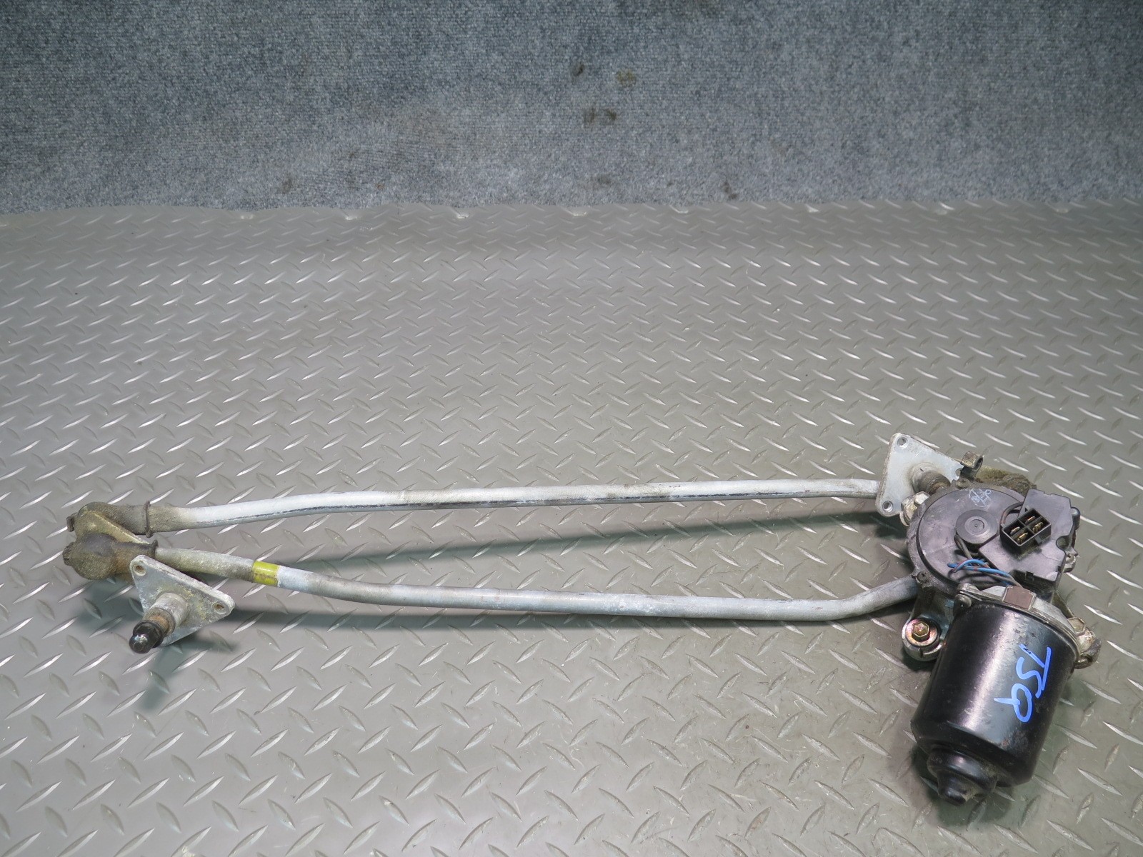 86-92 TOYOTA SUPRA MA70L FRONT WINDSHIELD WIPER TRANSMISSION LINKAGE W MOTOR OEM