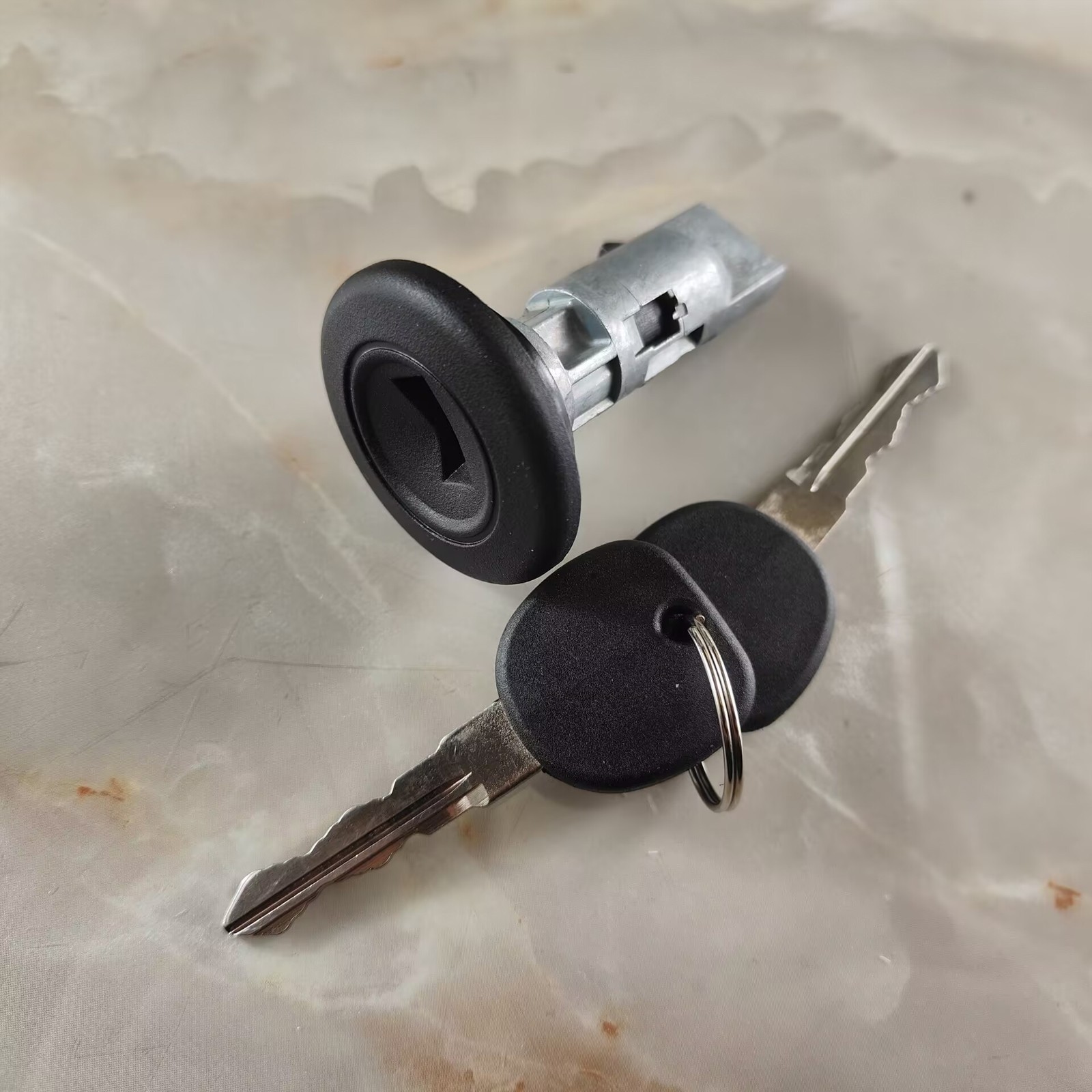 2Set Ignition Lock Cylinder W/Keys for 2001-2006 GM SILVERADO TAHOE USA