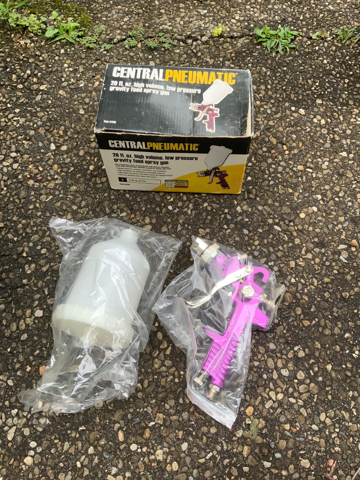 Central Pneumatic 20fl oz High Volume Low Pressure Gravity Feed Spray Gun NEW
