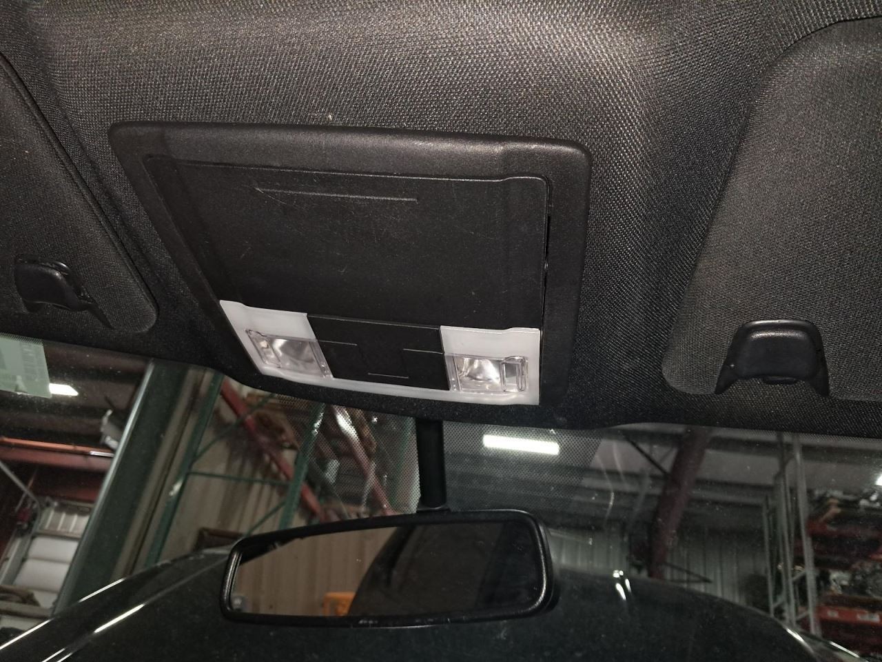 EXPLORER 2017 Glove Box 1608753