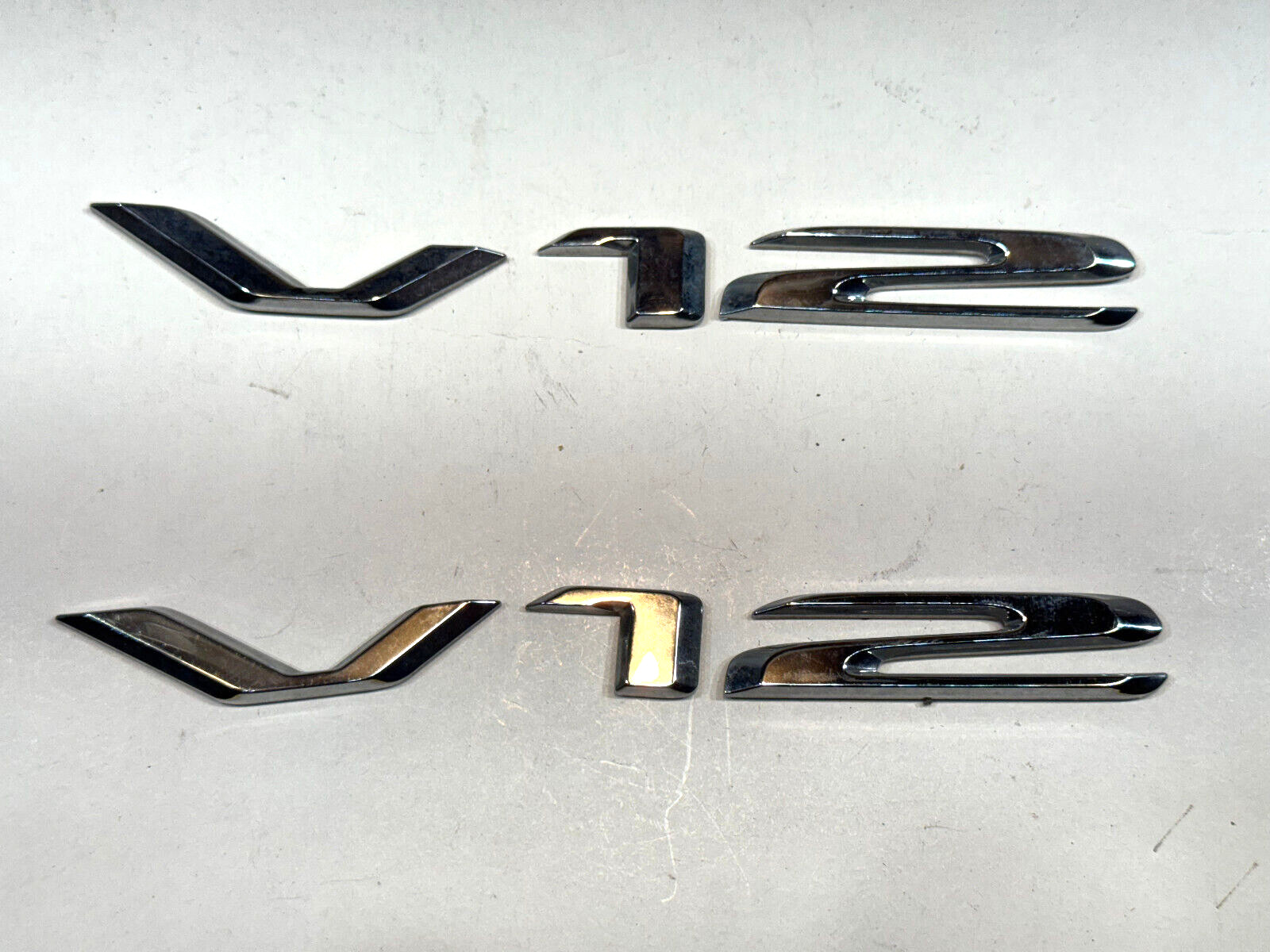 Genuine Mercedes 93-95 R129 SL600 V12 fender sides PLASTIC chrome V12 Two Emblem