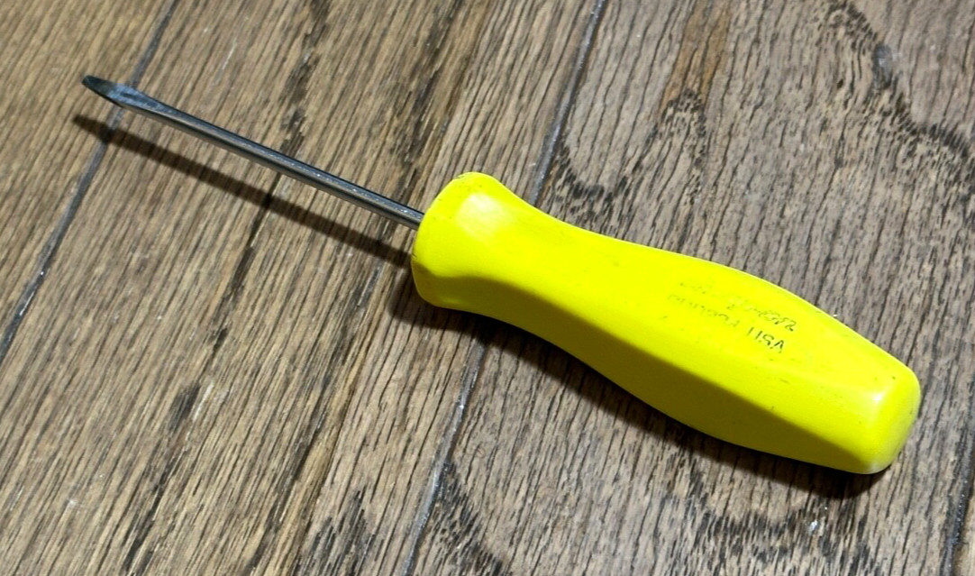 ?? Snap On Tools Classic Yellow Standard Flat Tip Screwdriver 6″ Long Cabinet