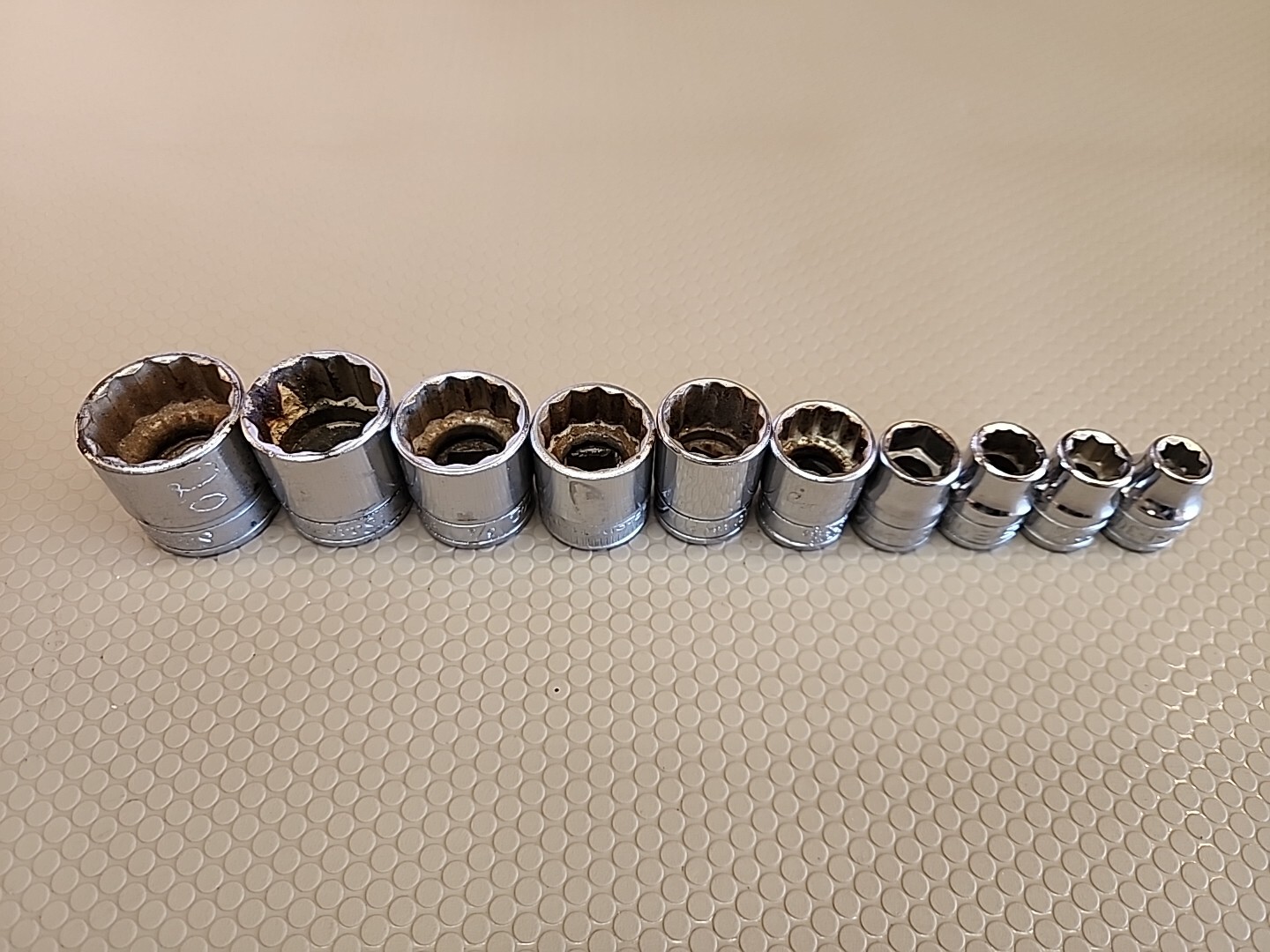 Vintage Snap On 10 pc 3/8″ Dr 6,8 and 12-Pt SAE Shallow Socket Set mixed sizes