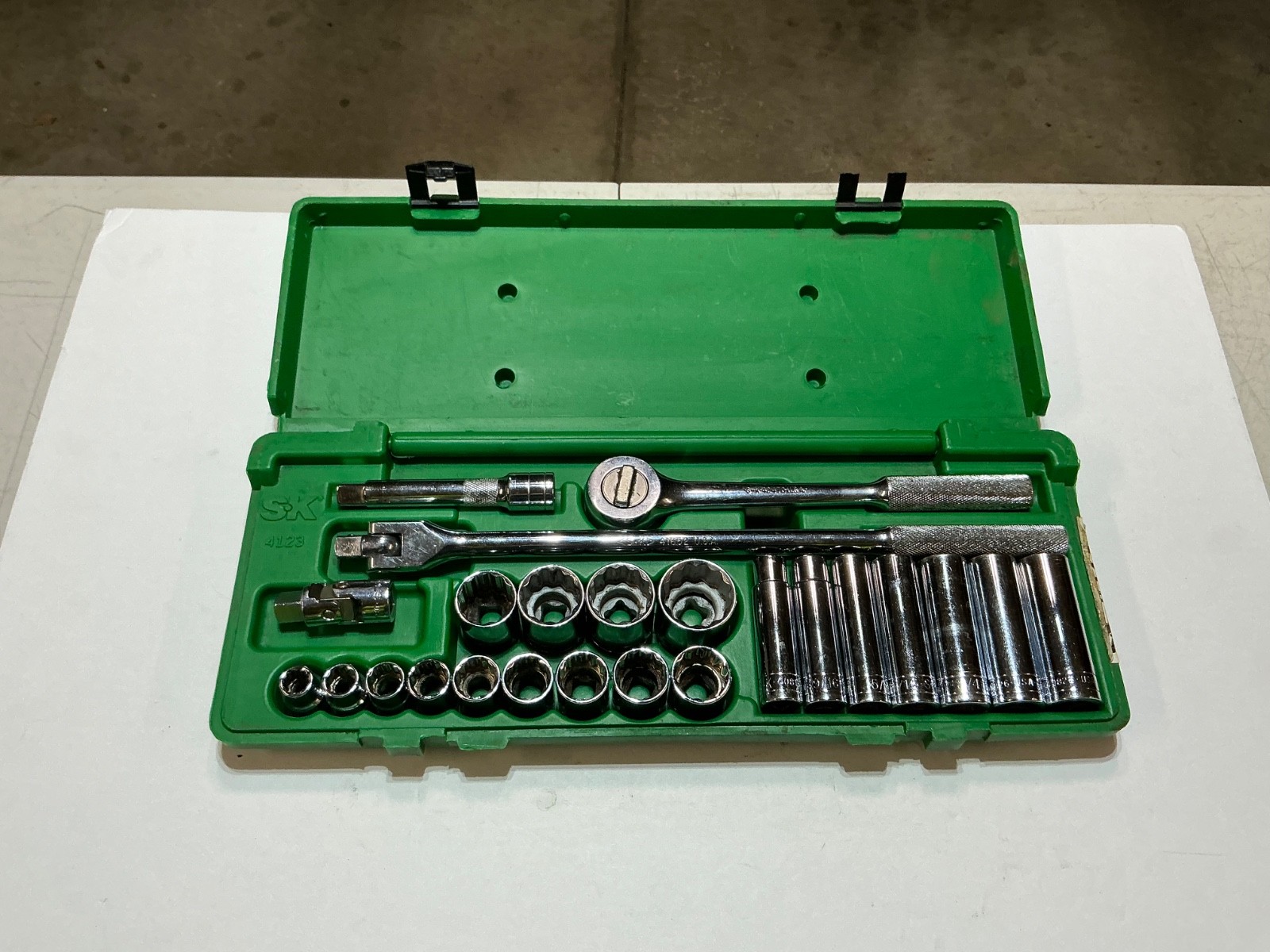 Vtg S-K tools 24 pc 1/2″ drive SAE socket set 4123 made in USA in grt shape